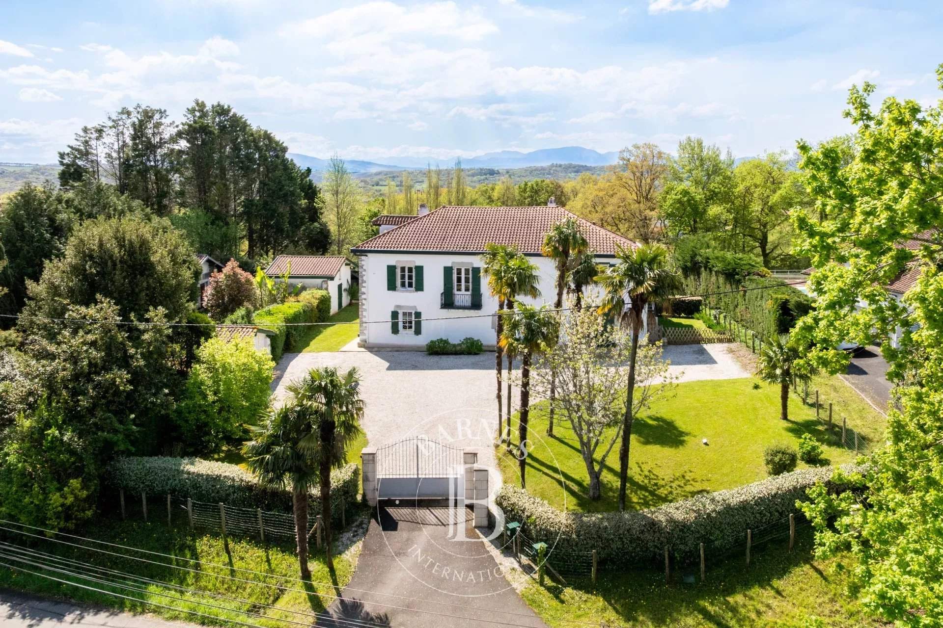 Mouguerre  - Maison 8 Pi&egrave;ces 5 Chambres - picture 1