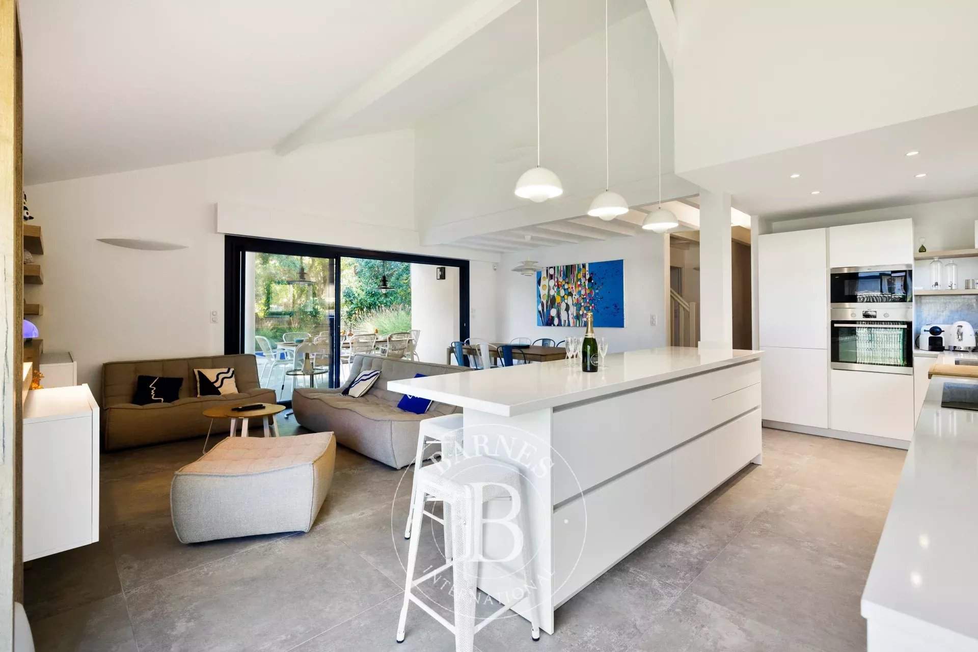 MAJORELLE - Charming villa just steps from Hossegor's town centre and lake, with a heated pool picture 8