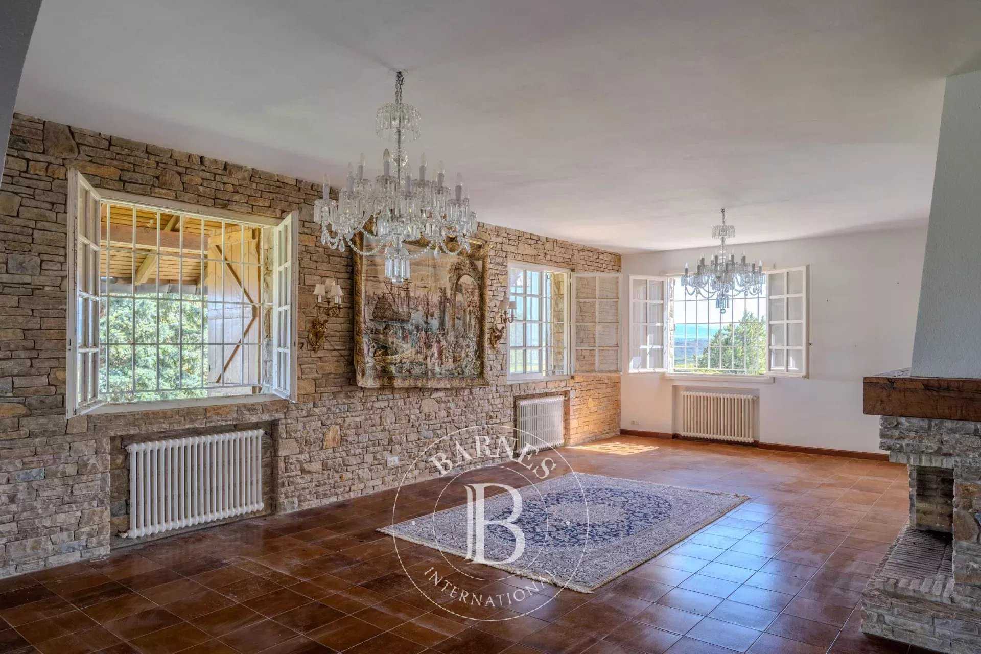 Labastida  - Property 5 Bedrooms