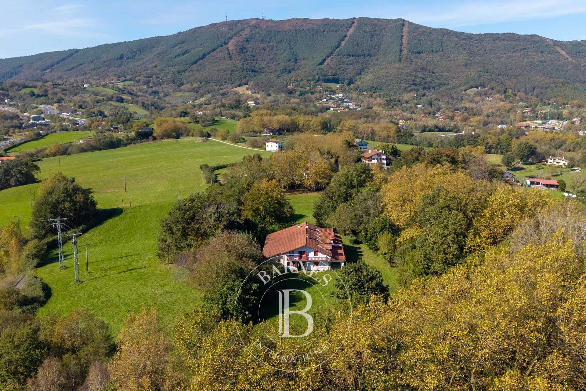 Irún  - House 8 Bedrooms