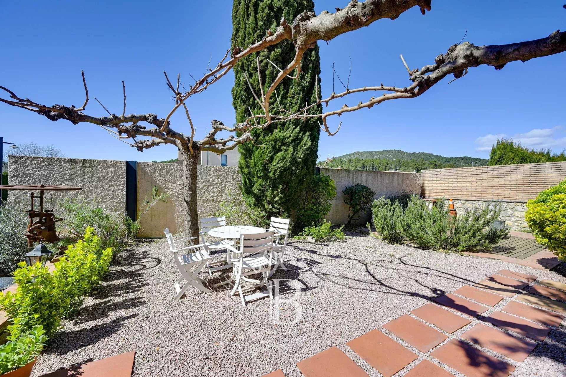 Terrades  - Maison de village 