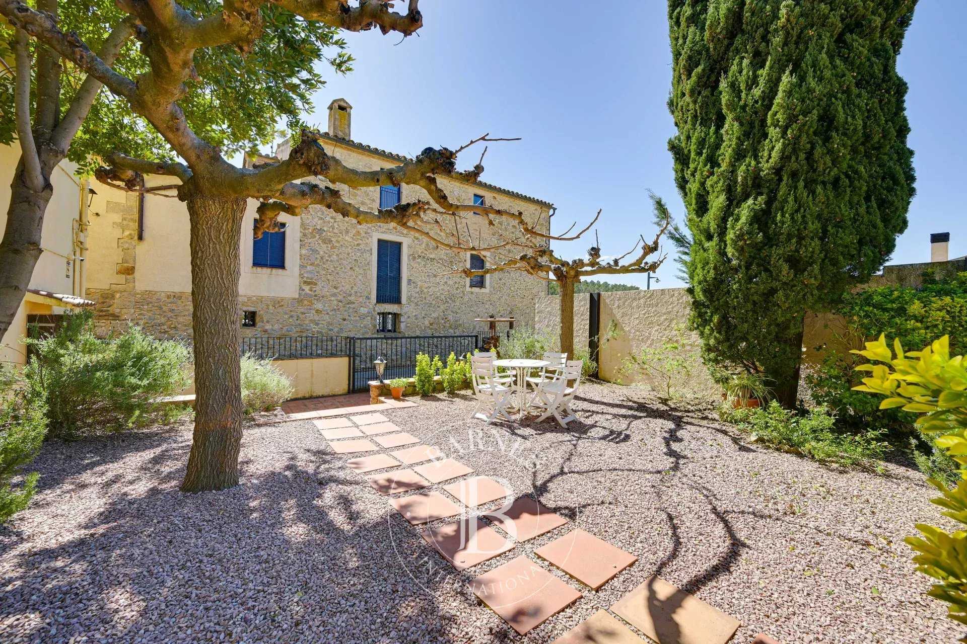 Terrades  - Maison de village 