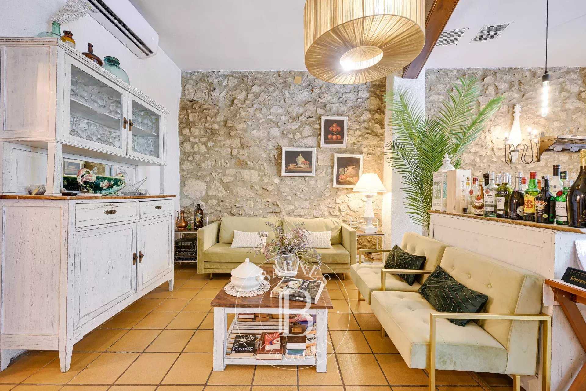 Terrades  - Maison de village 
