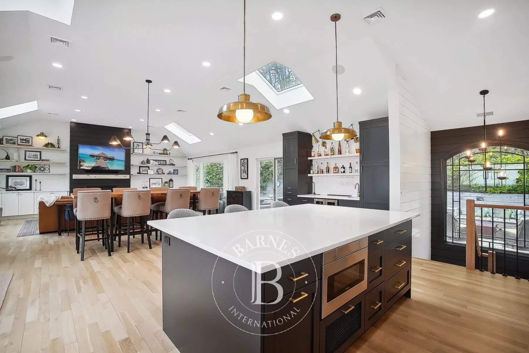 Montclair  - House  - picture 13