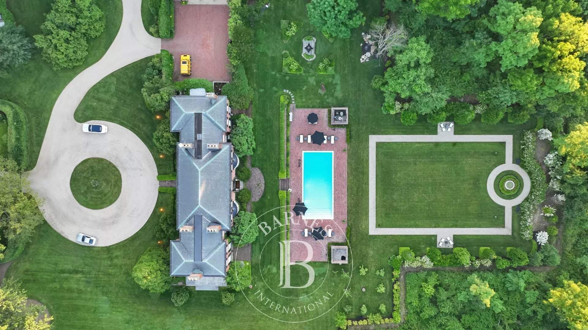 Glen Cove  - House  - picture 4