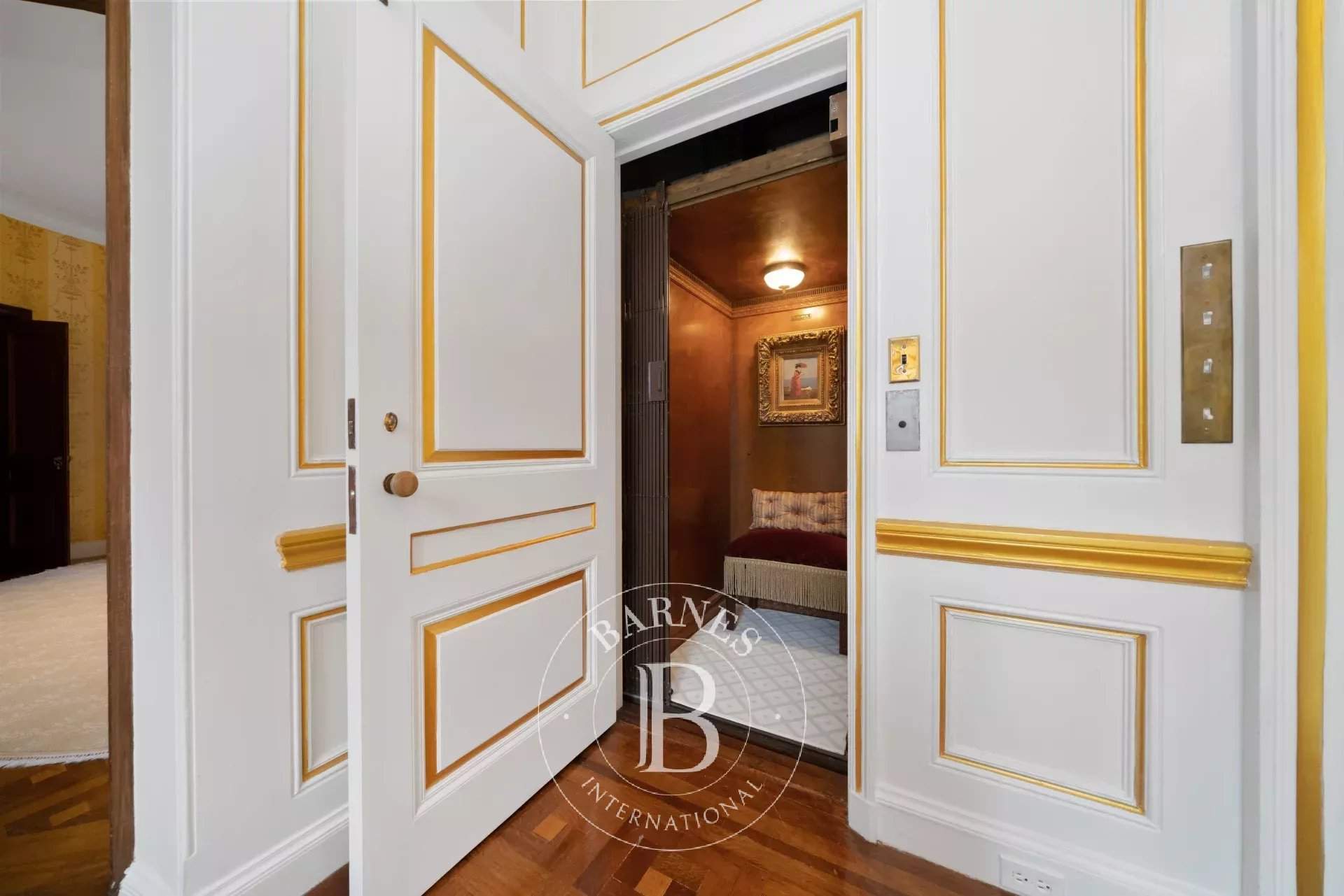 Glen Cove  - House  - picture 8