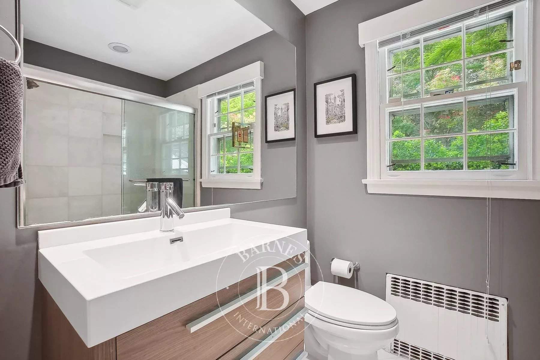 Montclair  - House  - picture 17