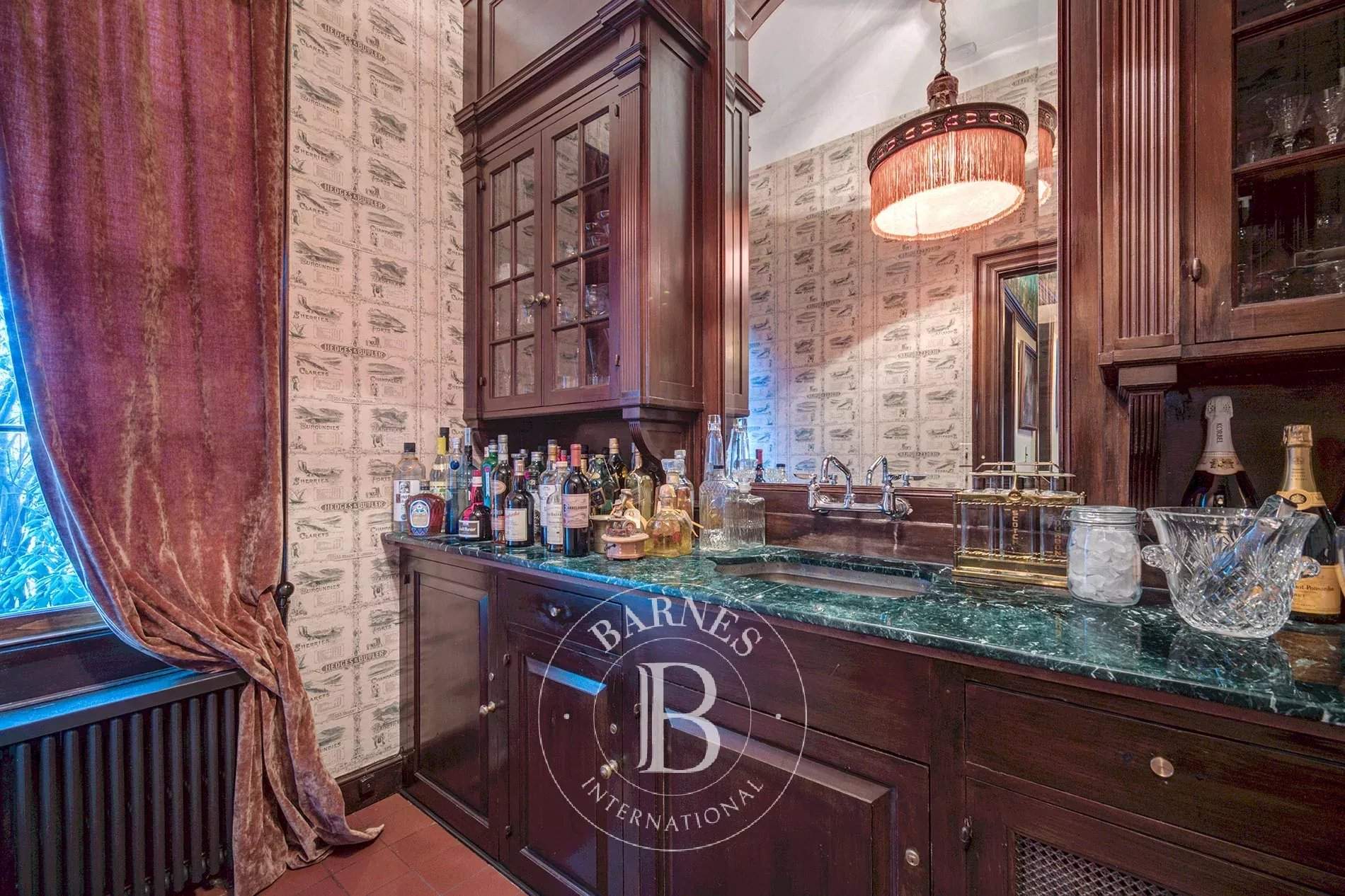 Glen Cove  - House  - picture 12