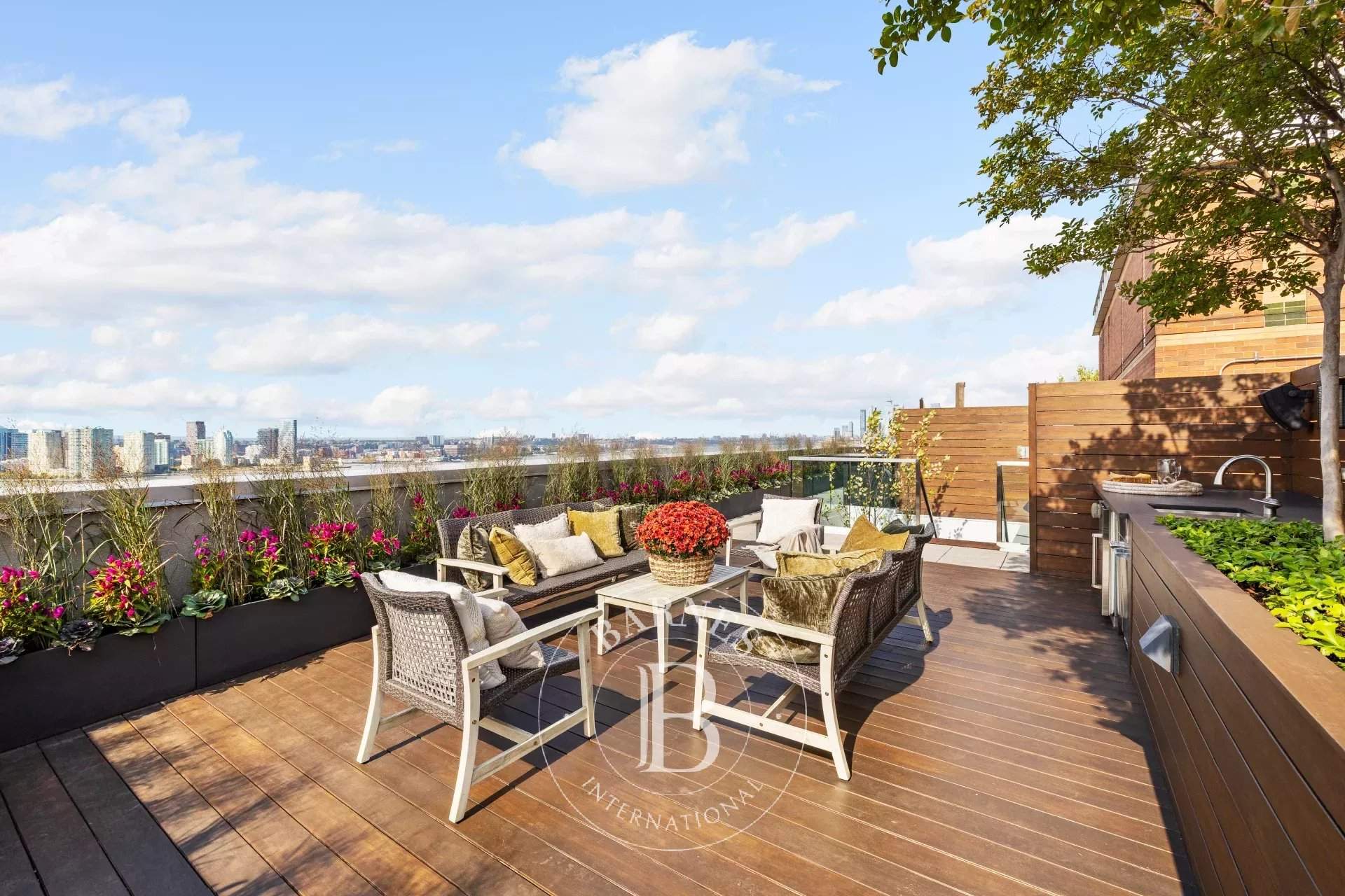 New York  - Condo  - picture 2