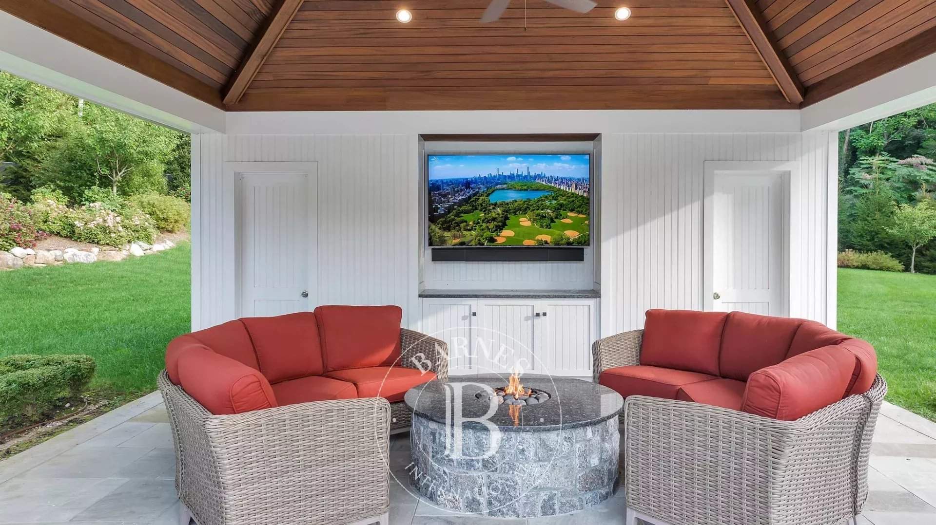 Glen Head  - House  - picture 13