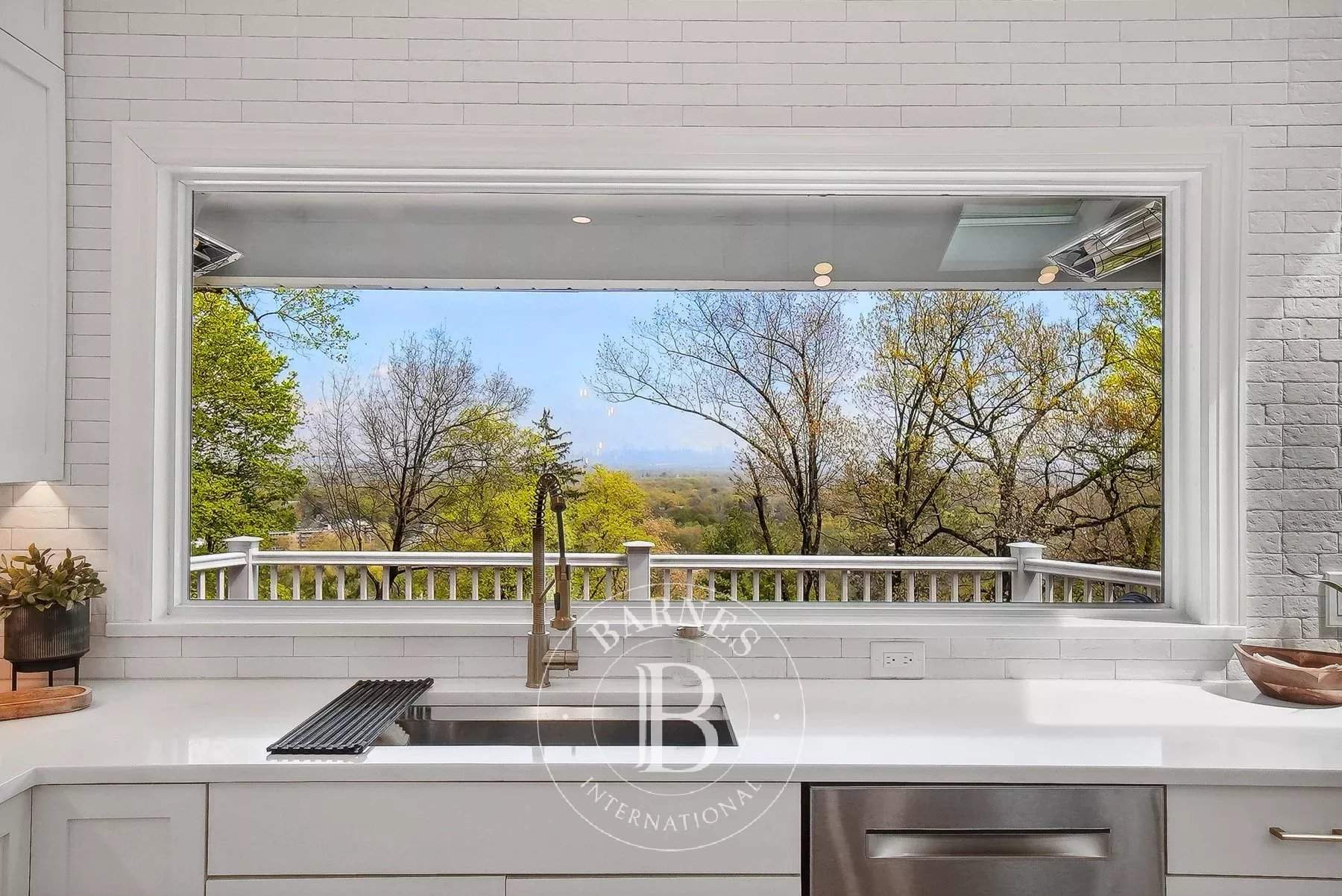 Montclair  - House  - picture 14