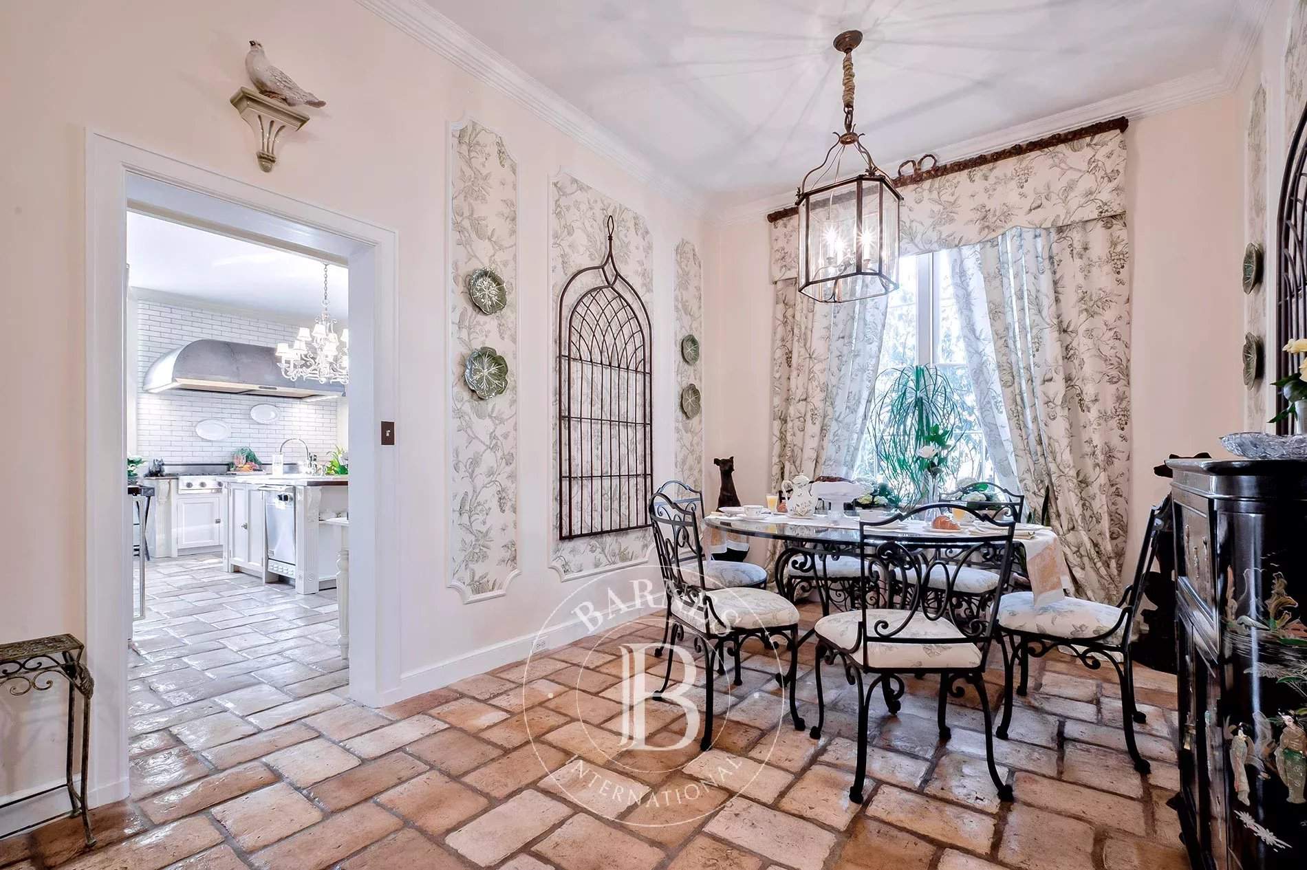 Glen Cove  - House  - picture 18