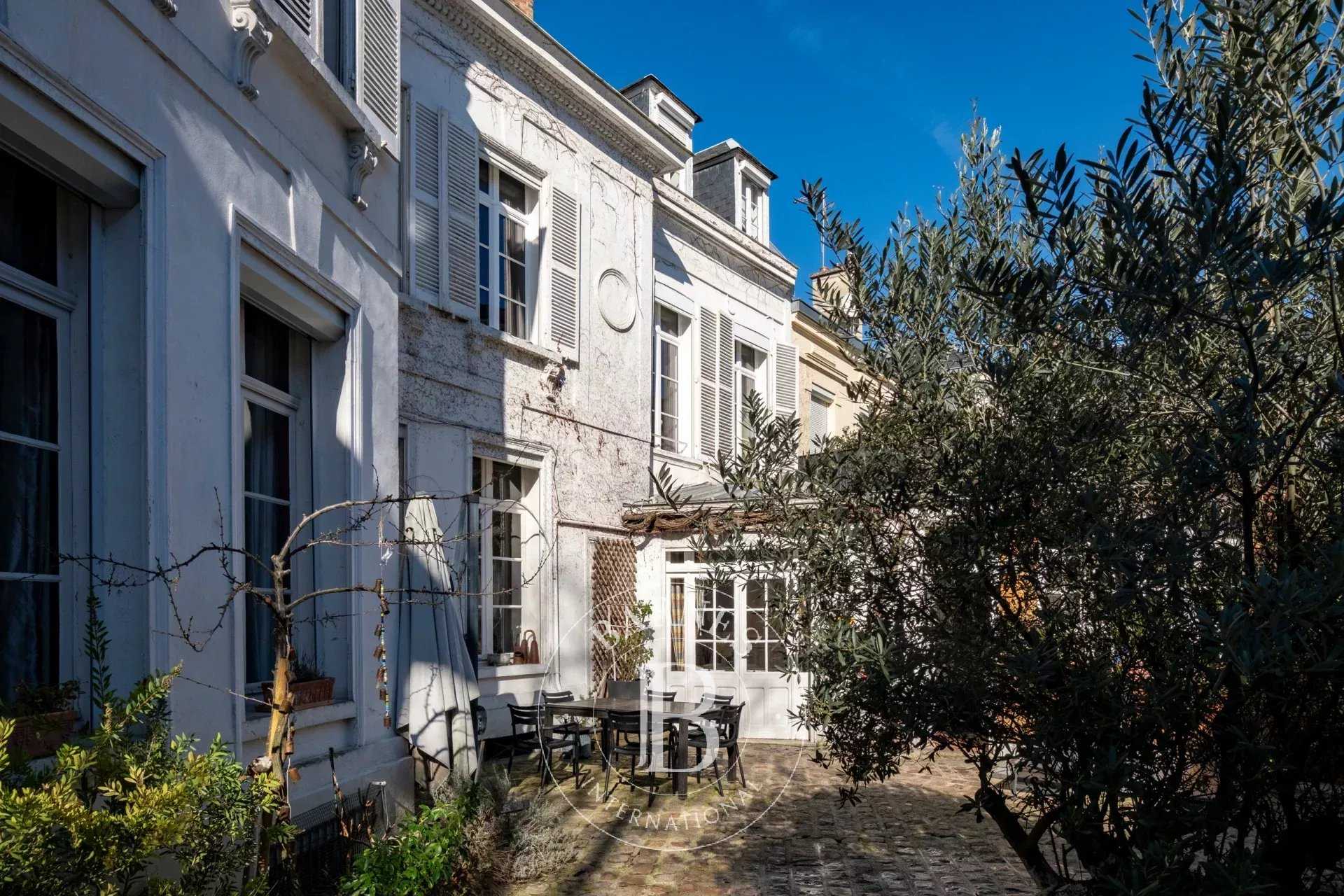 Amiens  - Hôtel particulier 10 Pi&egrave;ces 6 Chambres