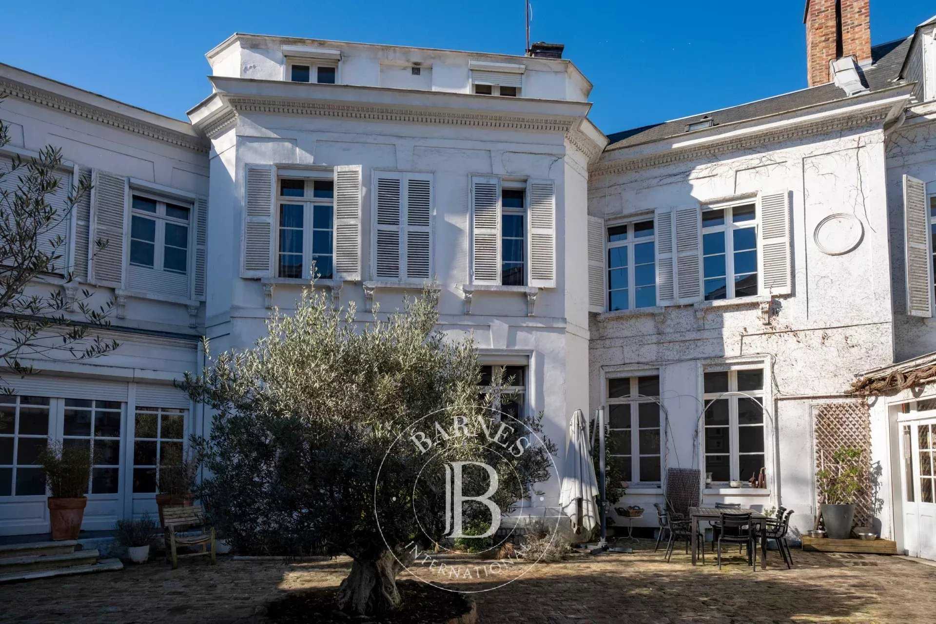 Amiens  - Hôtel particulier 10 Pi&egrave;ces 6 Chambres