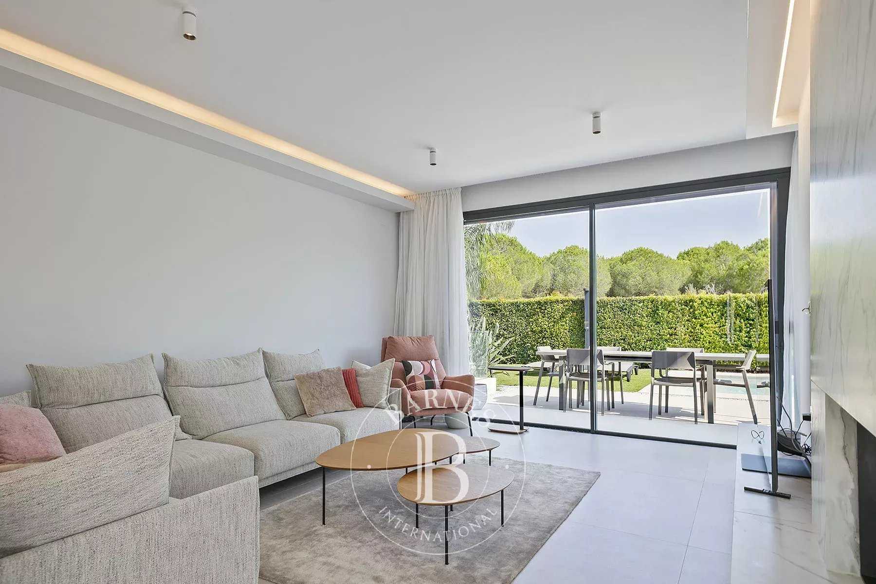 Montgat  - House 6 Bedrooms