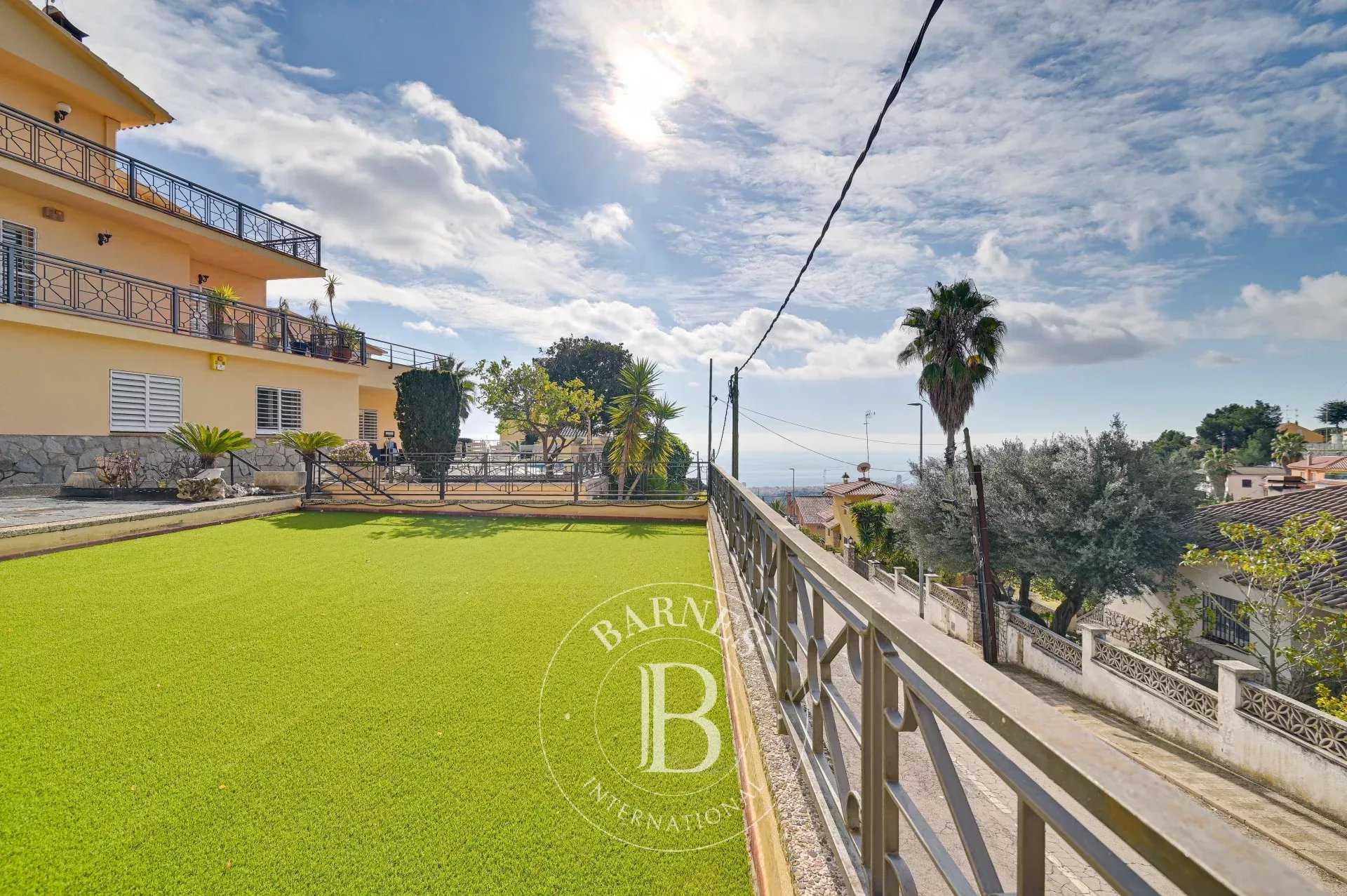 Mataró  - Casa 8 Cuartos 8 Habitaciones