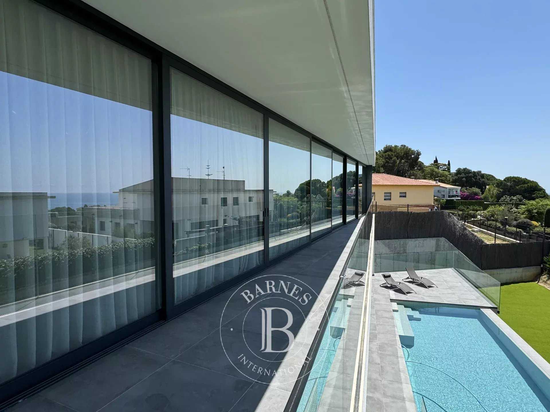 Mataró  - Casa 5 Cuartos 5 Habitaciones