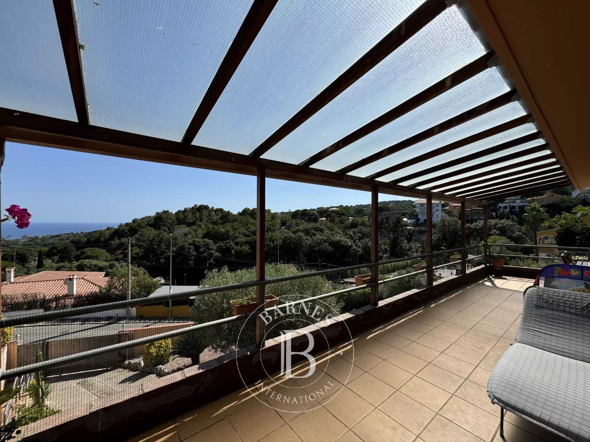 Mataró  - House 5 Bedrooms