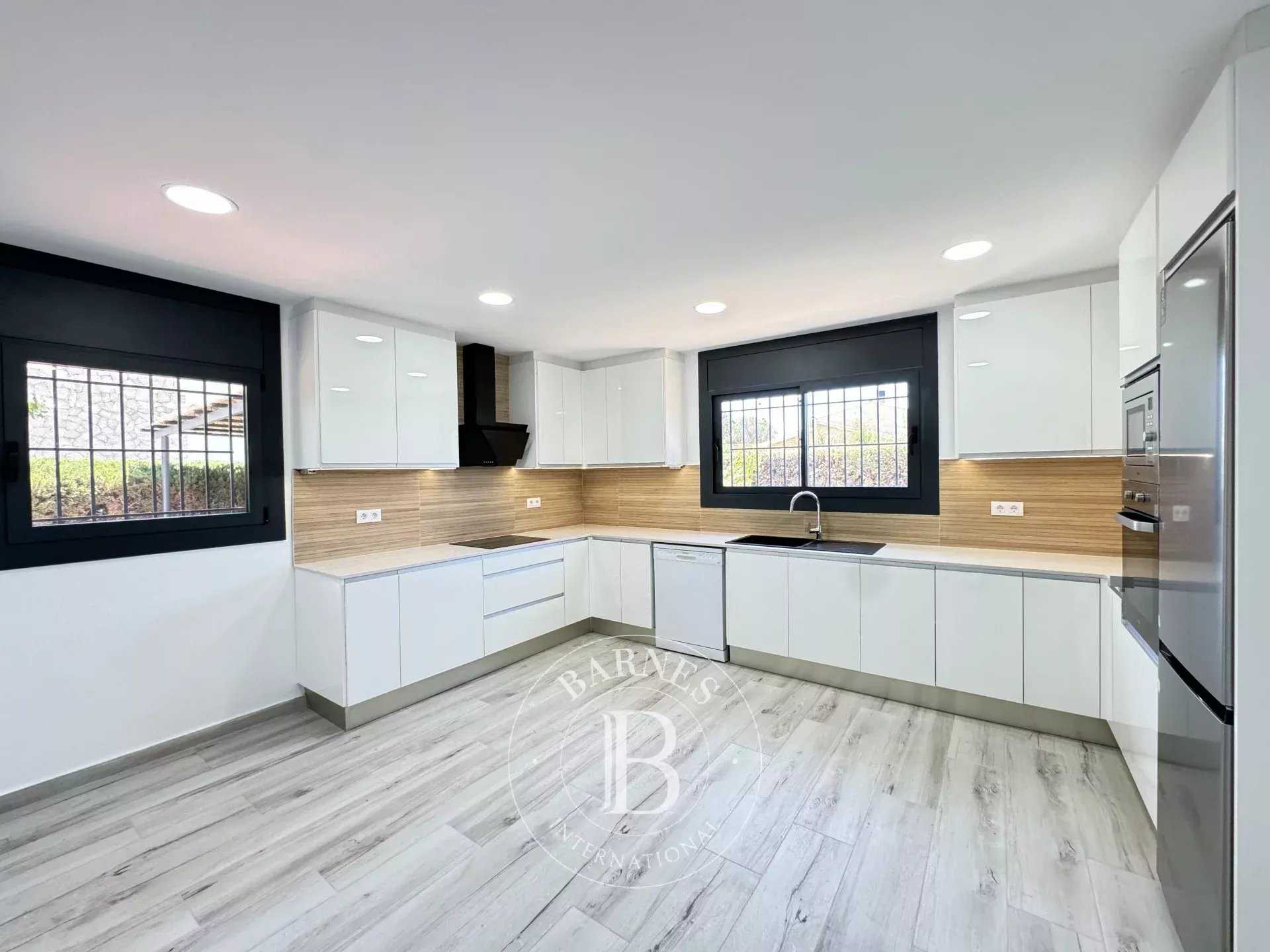 Mataró  - Casa 6 Cuartos 6 Habitaciones