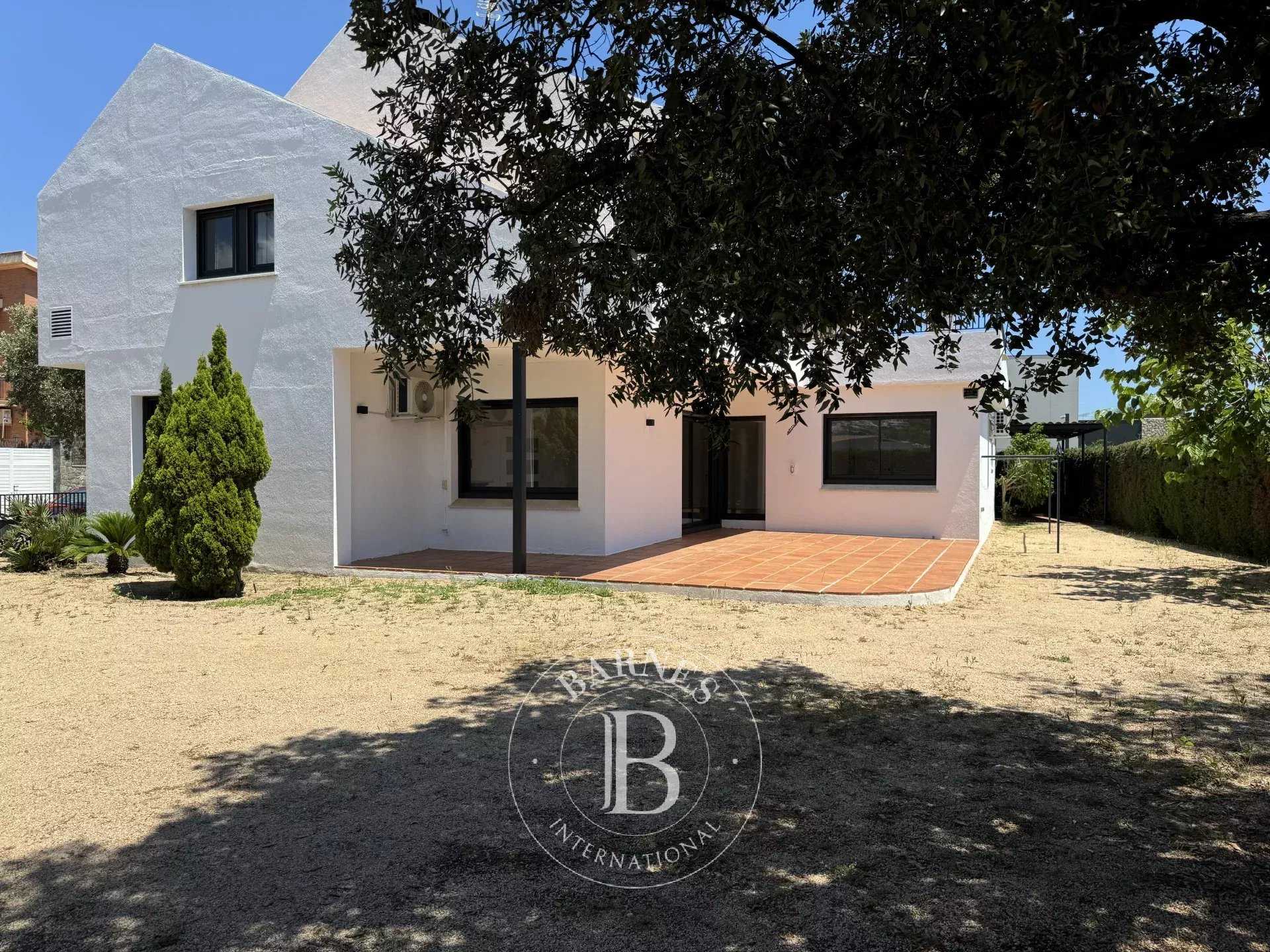 Mataró  - Casa 6 Cuartos 6 Habitaciones