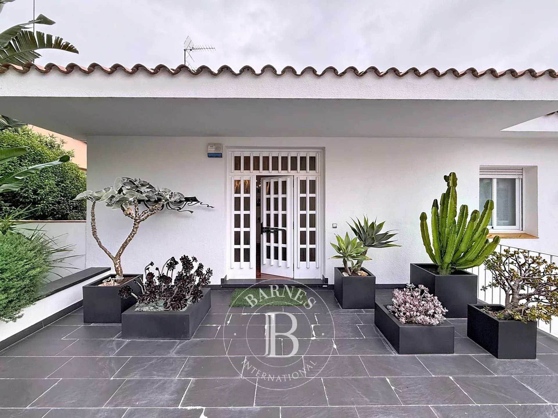 Mataró  - House 5 Bedrooms