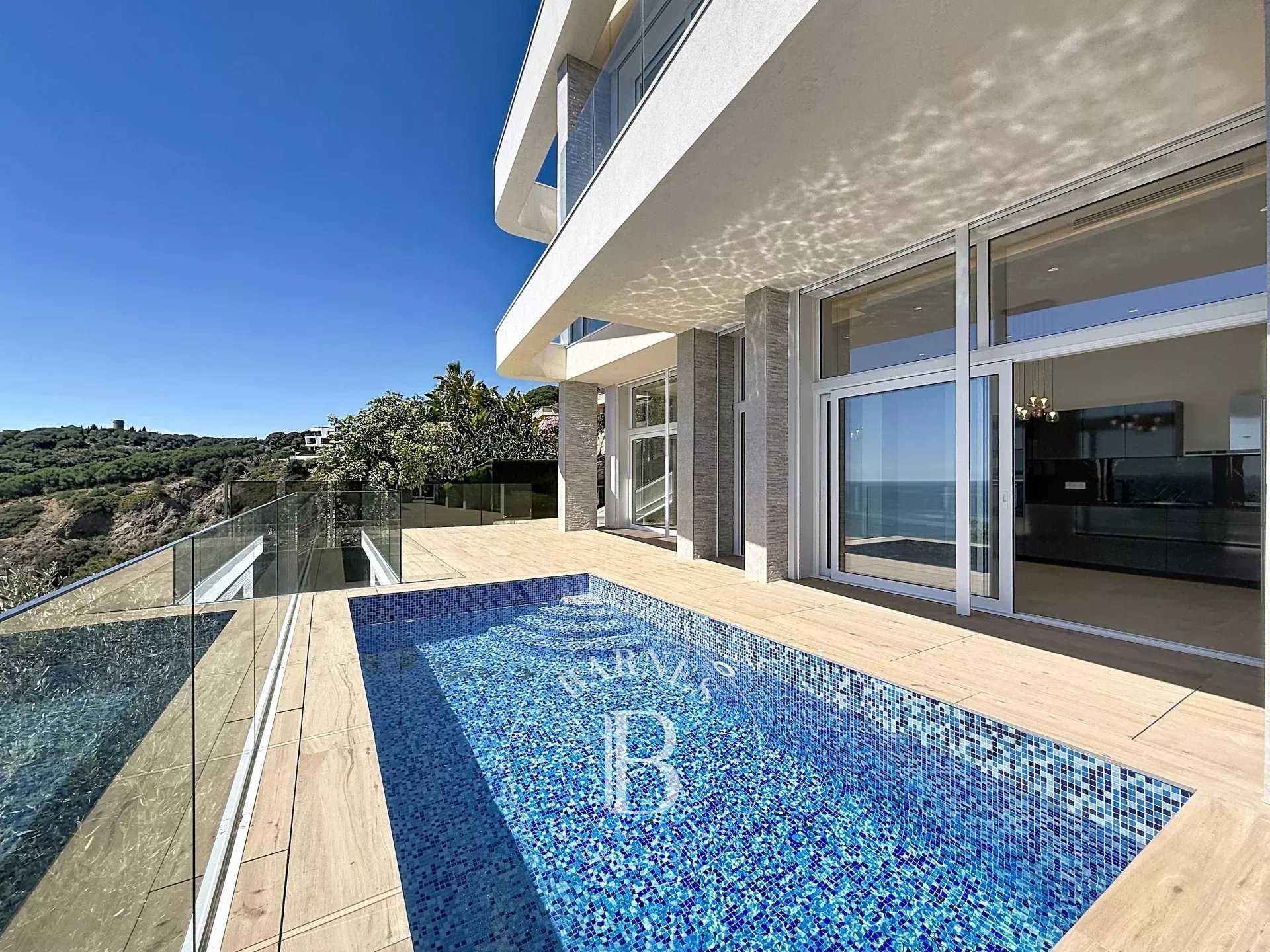 Arenys de Mar  - Maison 4 Pi&egrave;ces 5 Chambres