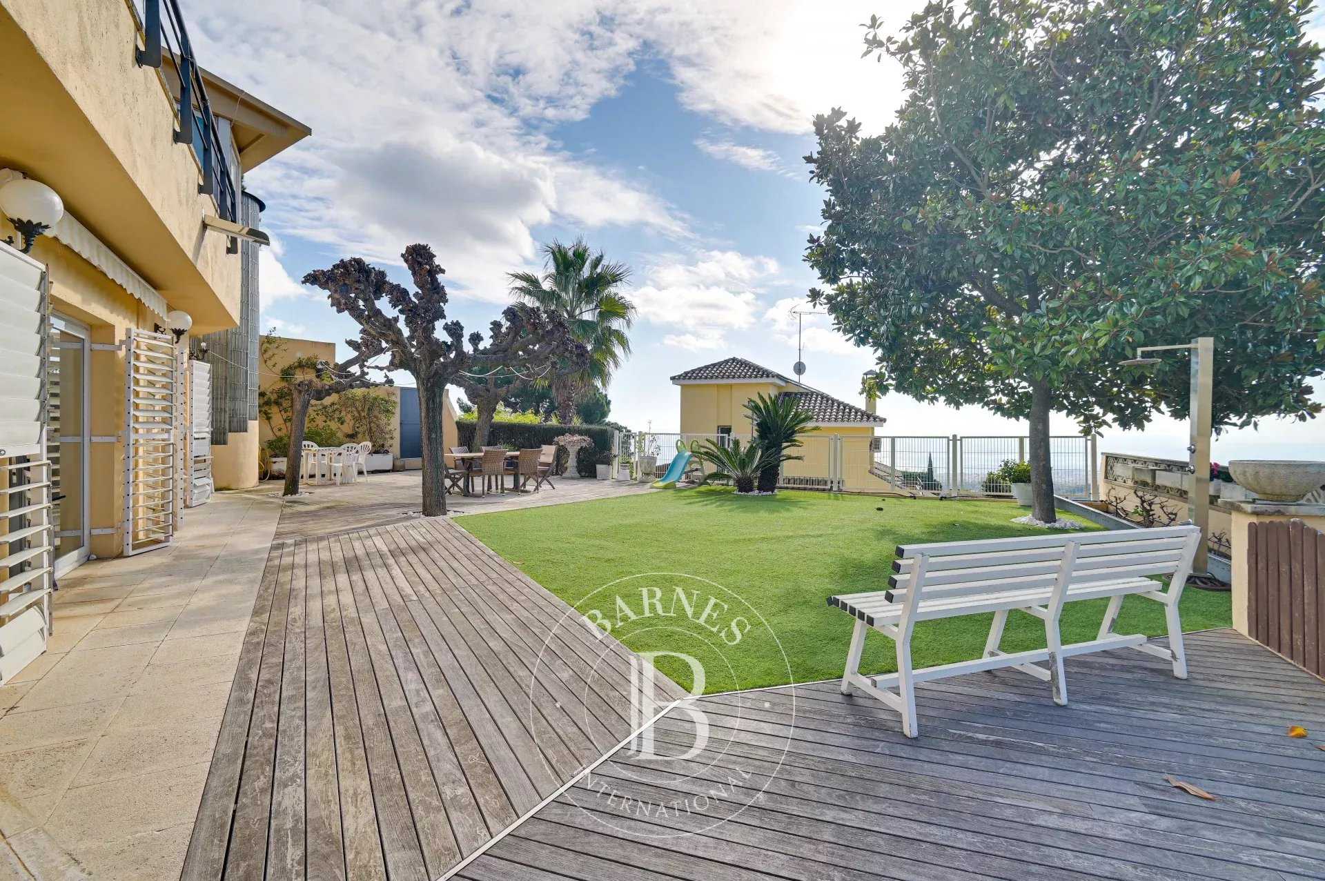 Mataró  - Casa 8 Cuartos 8 Habitaciones