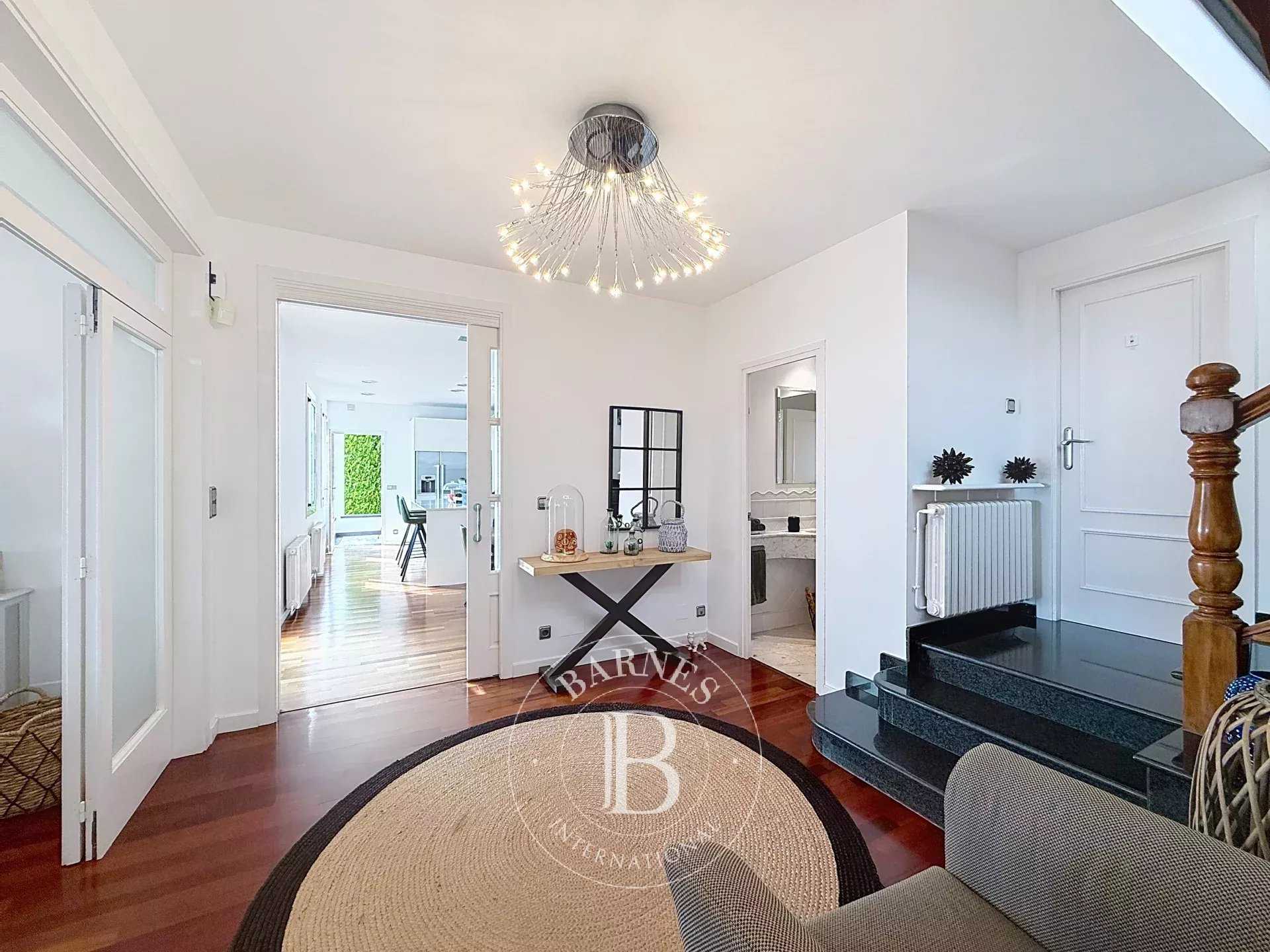 Mataró  - House 5 Bedrooms