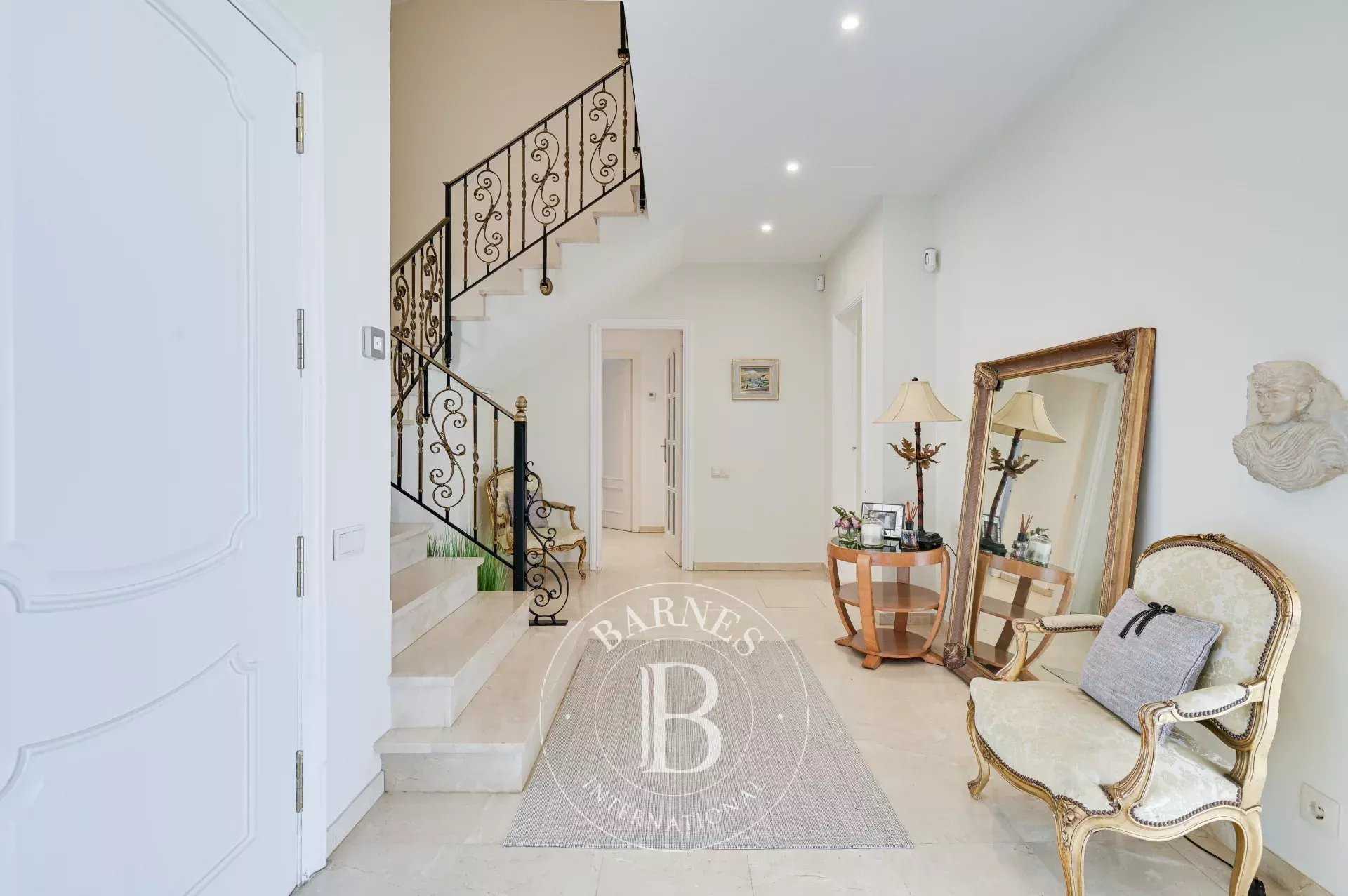 Cabrils  - House 7 Bedrooms