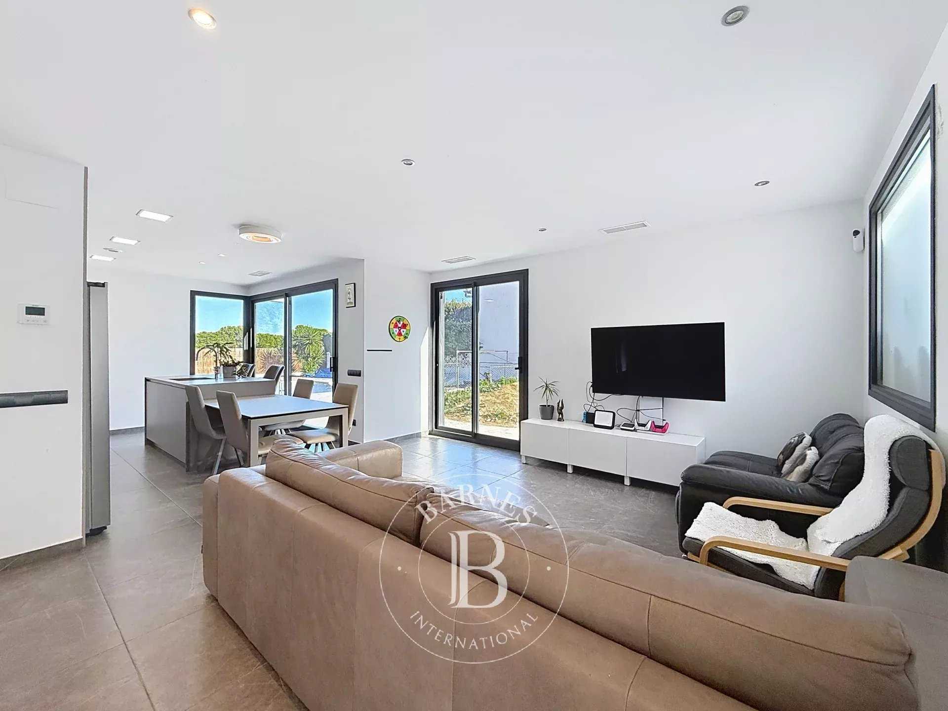 Premia de Dalt  - House 4 Bedrooms