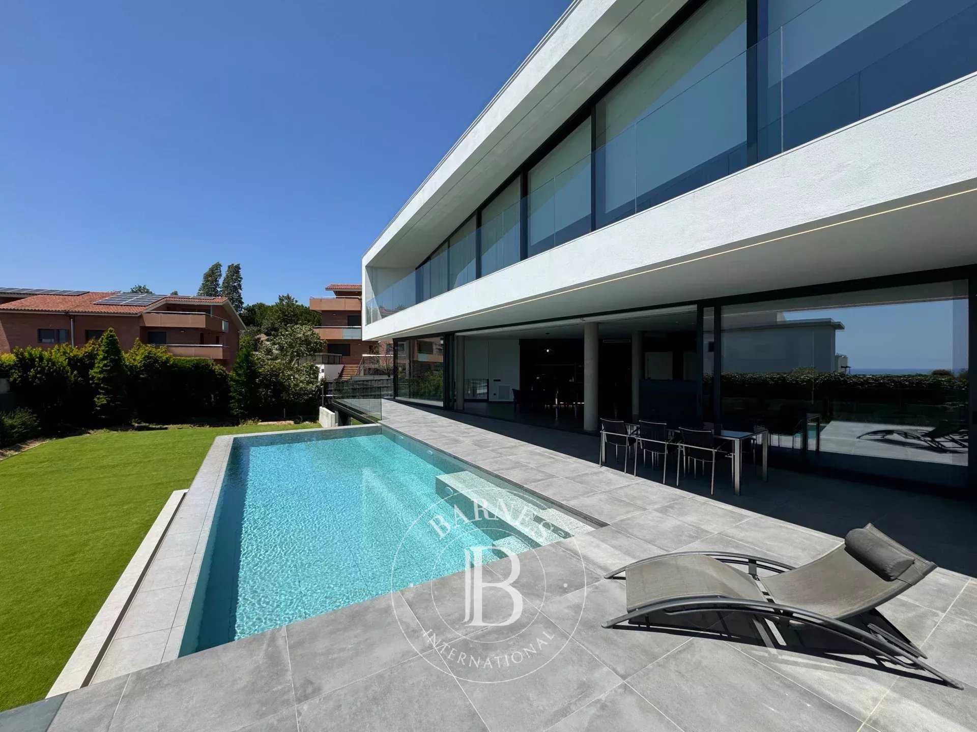 Mataró  - Casa 5 Cuartos 5 Habitaciones