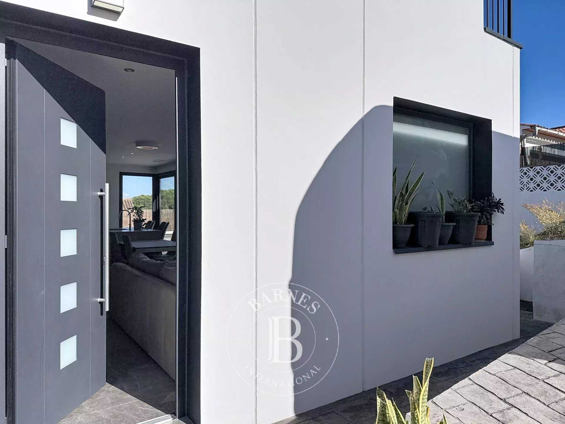 Premia de Dalt  - House 4 Bedrooms