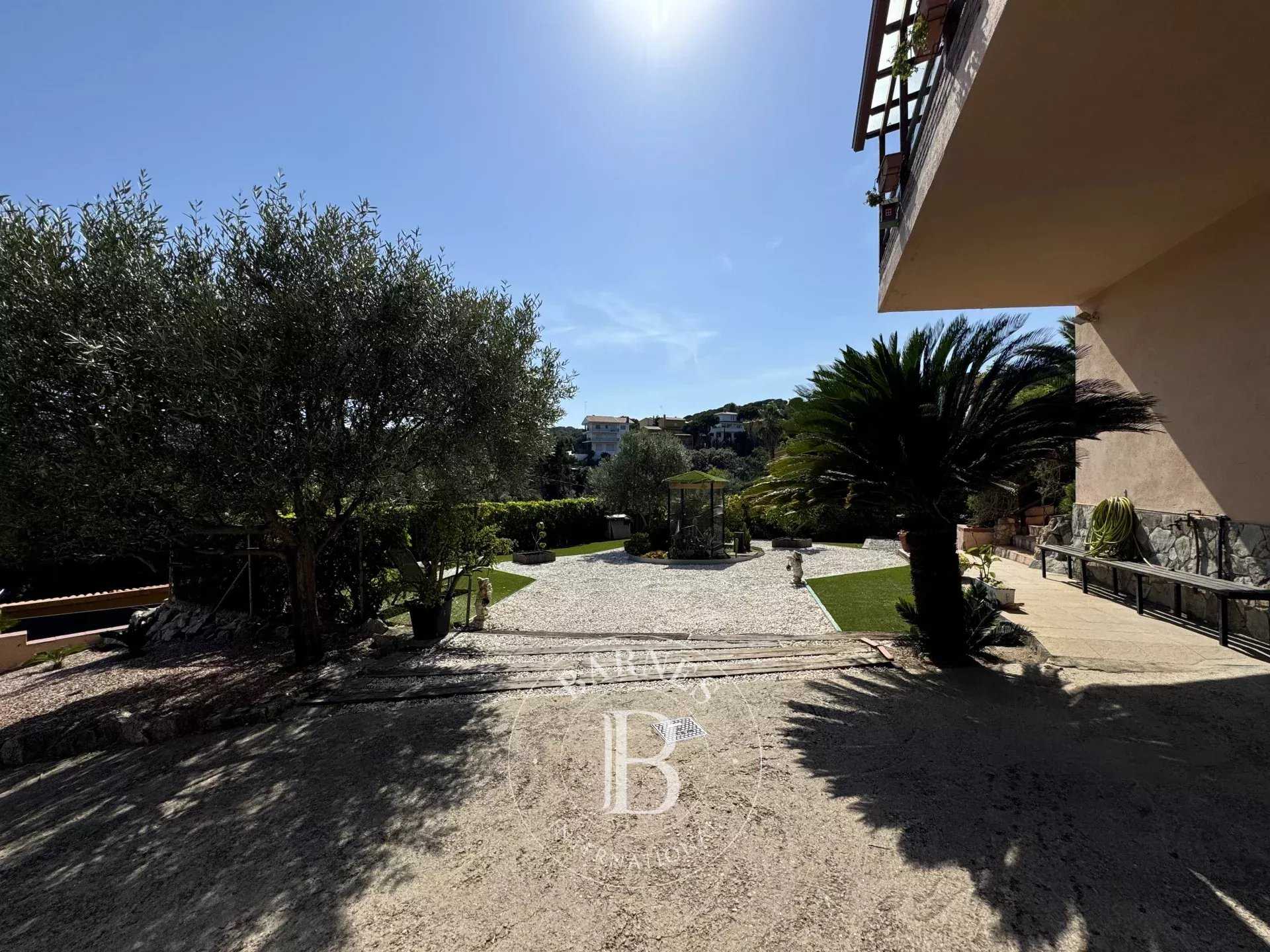 Mataró  - House 5 Bedrooms