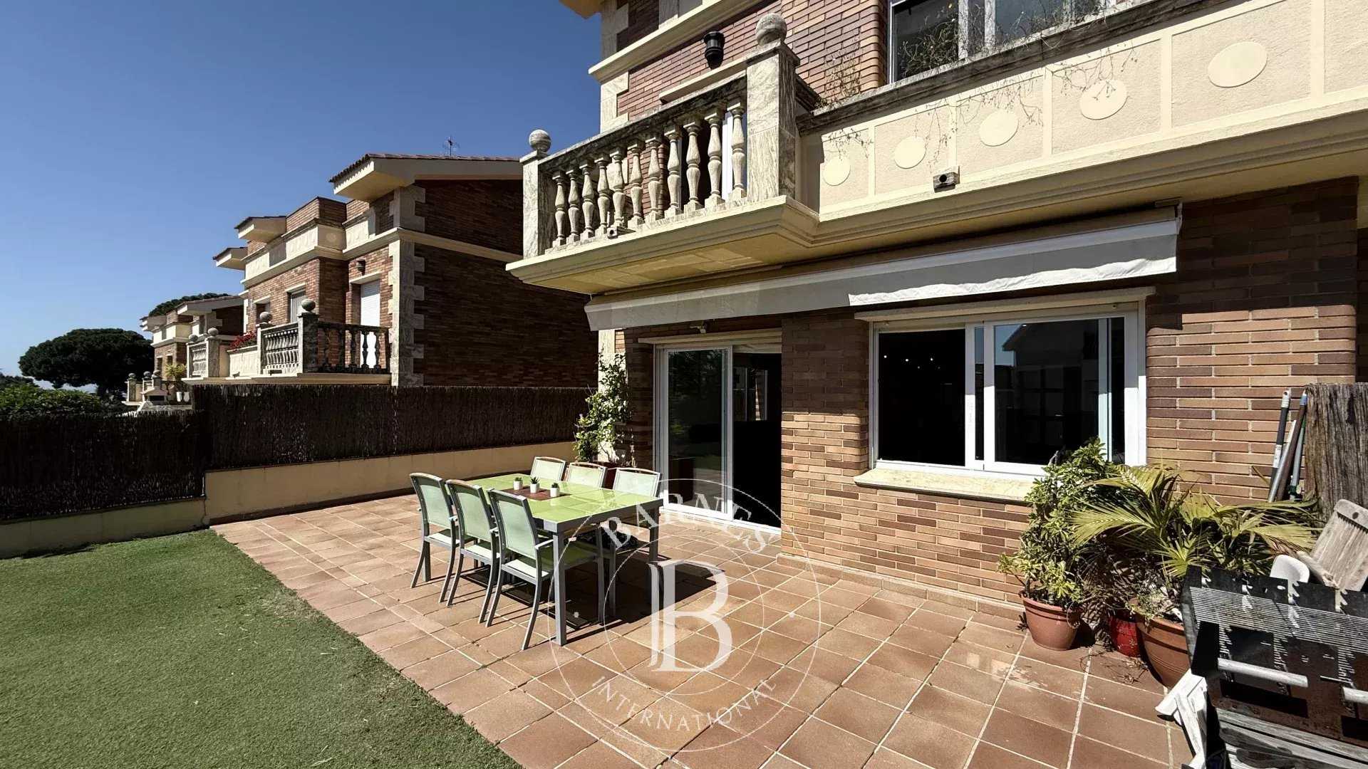 Sant Vicenç de Montalt  - House 4 Bedrooms