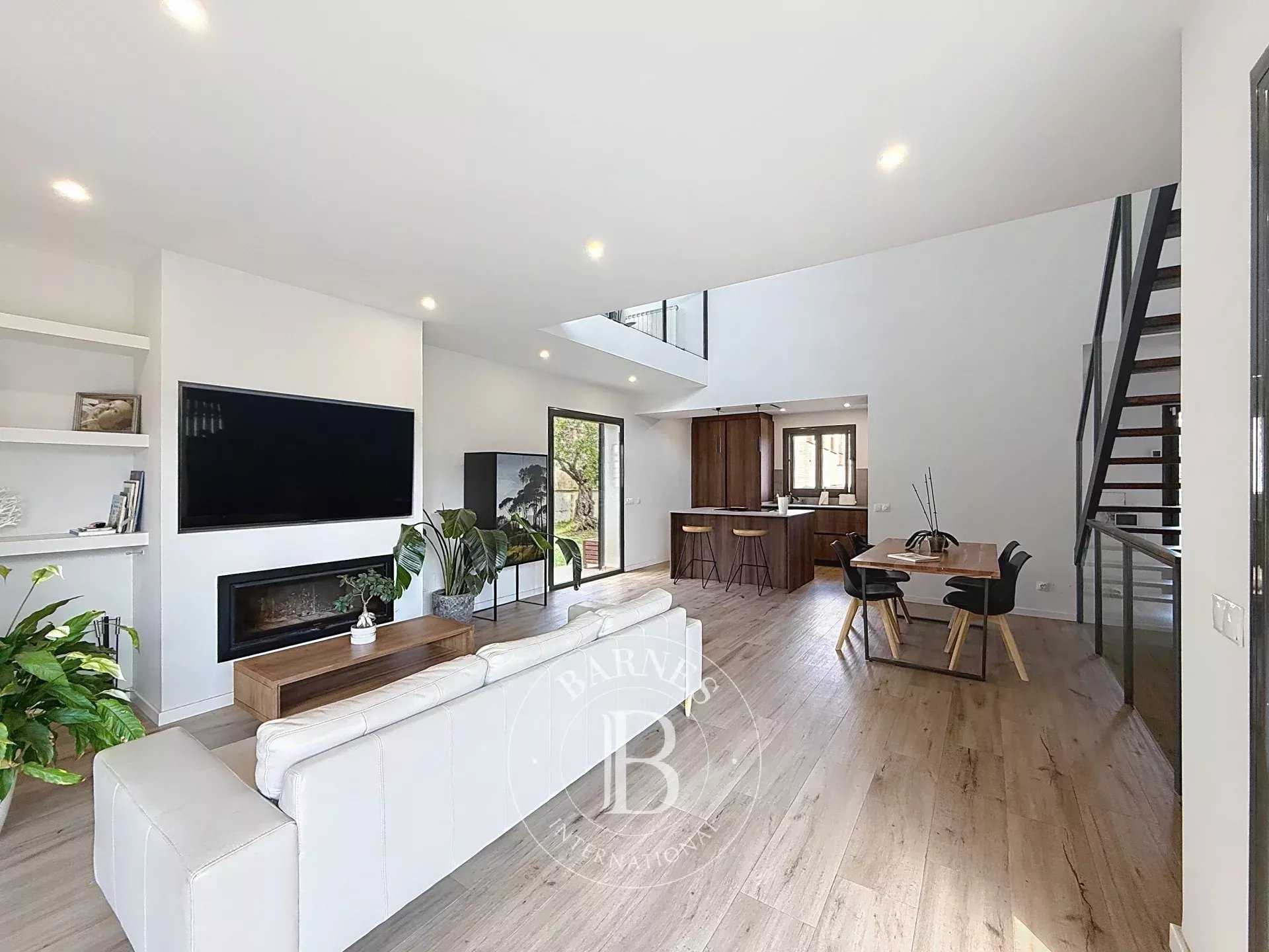 Mataró  - Casa 4 Cuartos 4 Habitaciones