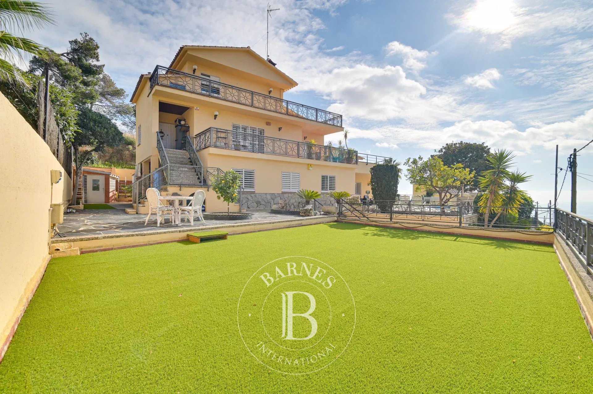 Mataró  - Casa 8 Cuartos 8 Habitaciones