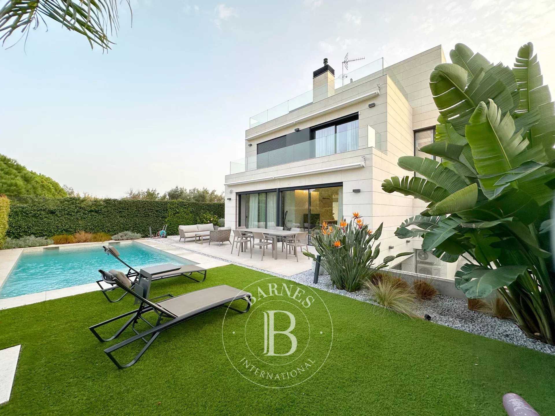 House Montgat  -  ref 85939667 (picture 1)