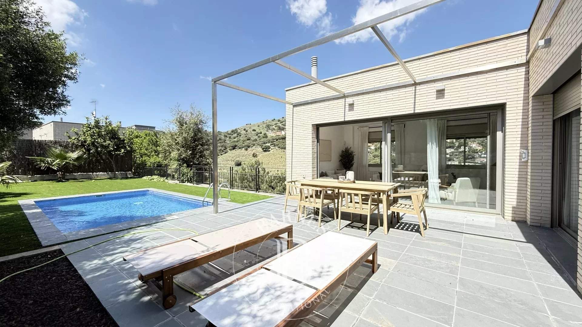 Alella  - House 4 Bedrooms - picture 1