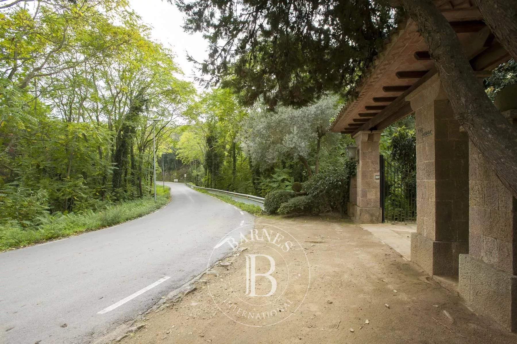 Arenys de Munt  - Finca 12 Cuartos 10 Habitaciones - picture 11