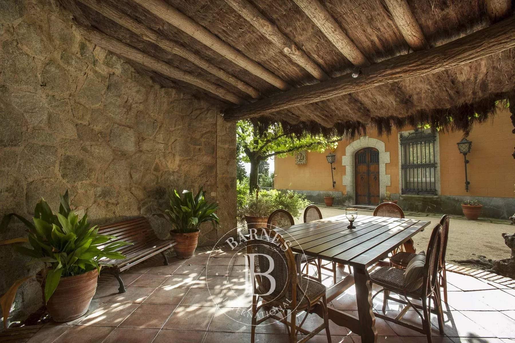 Arenys de Munt  - Finca 12 Cuartos 10 Habitaciones - picture 8