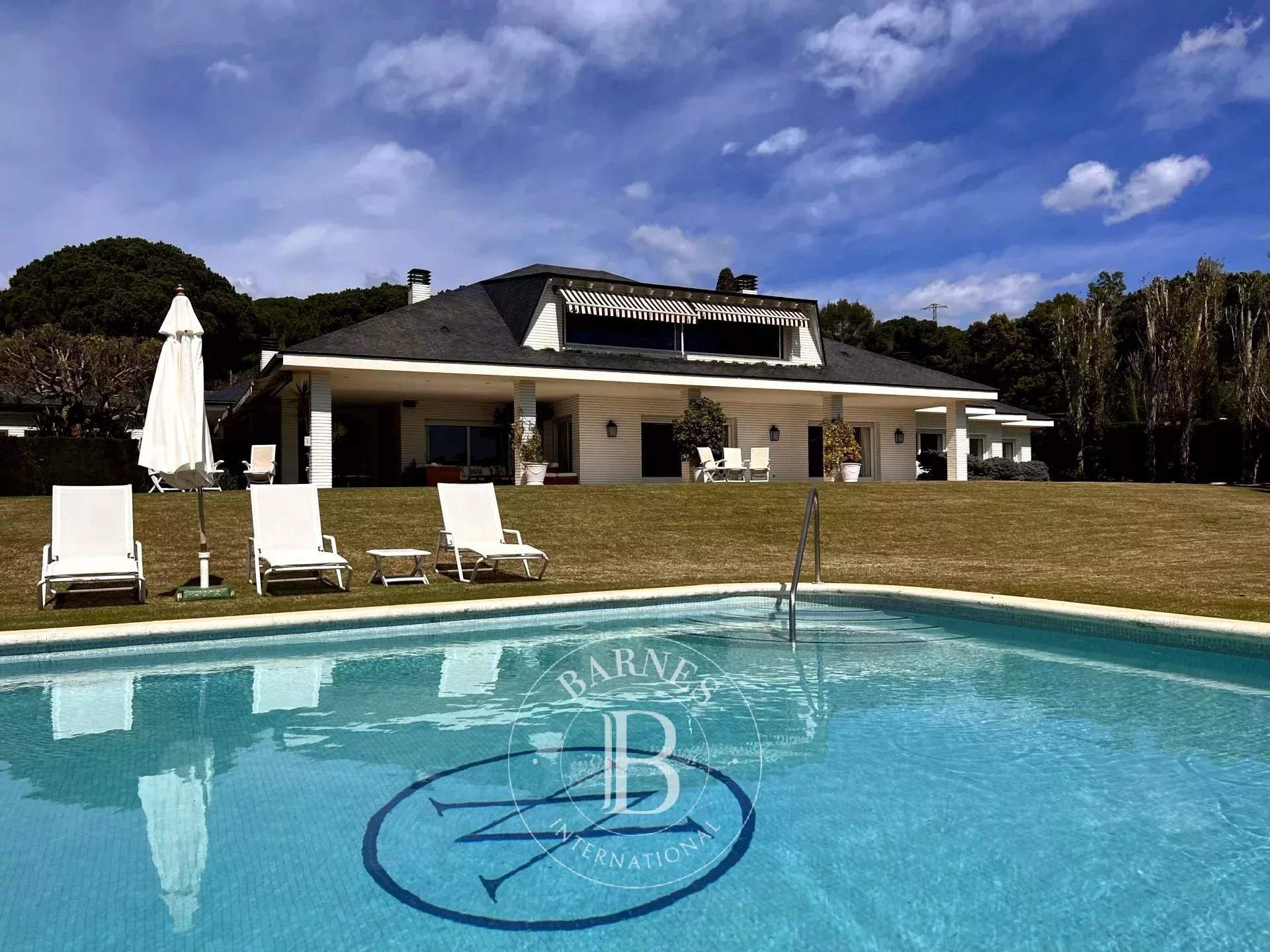 Sant Andreu de Llavaneres  - House 6 Bedrooms - picture 1