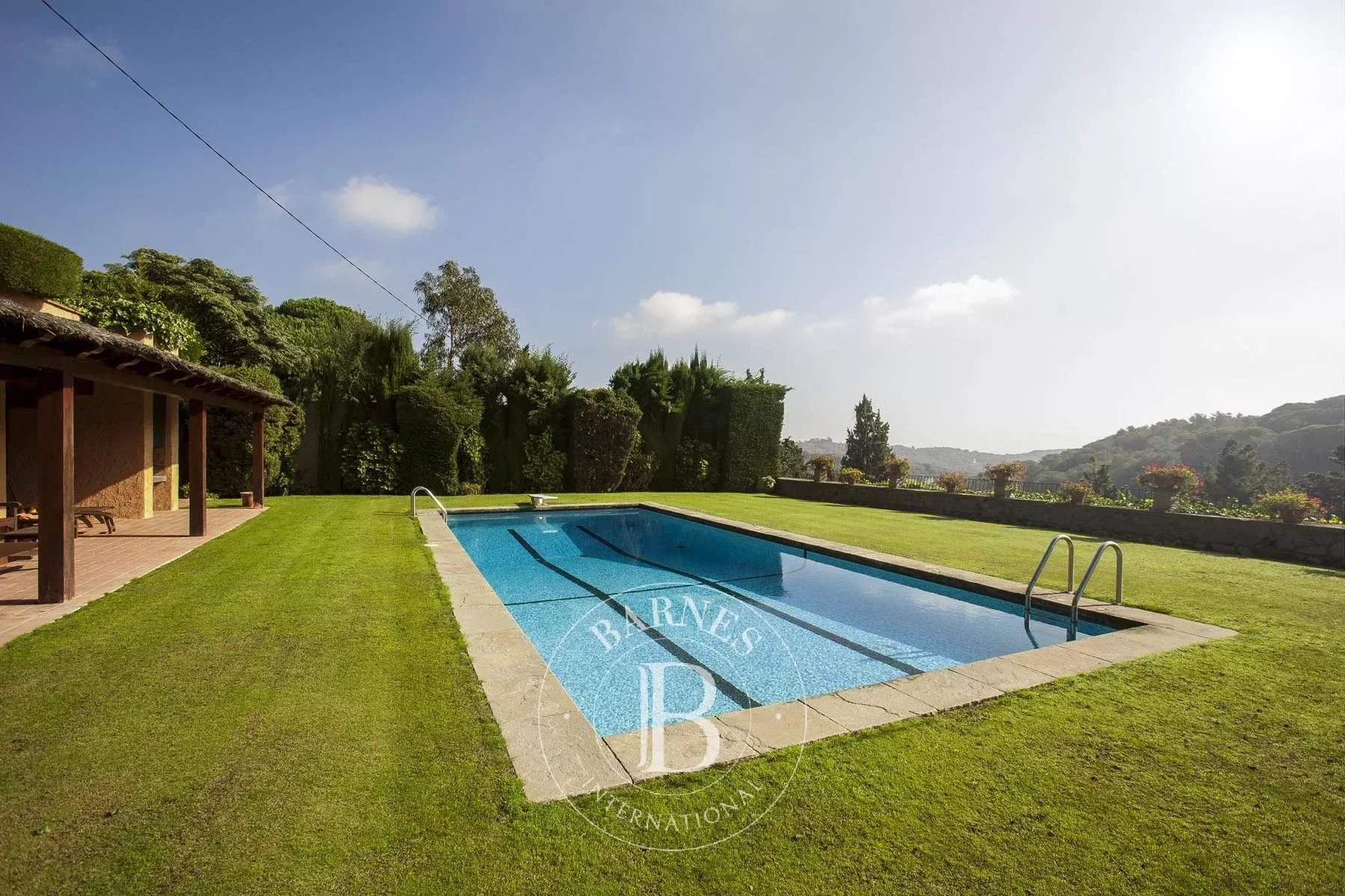 Arenys de Munt  - Finca 12 Cuartos 10 Habitaciones - picture 5