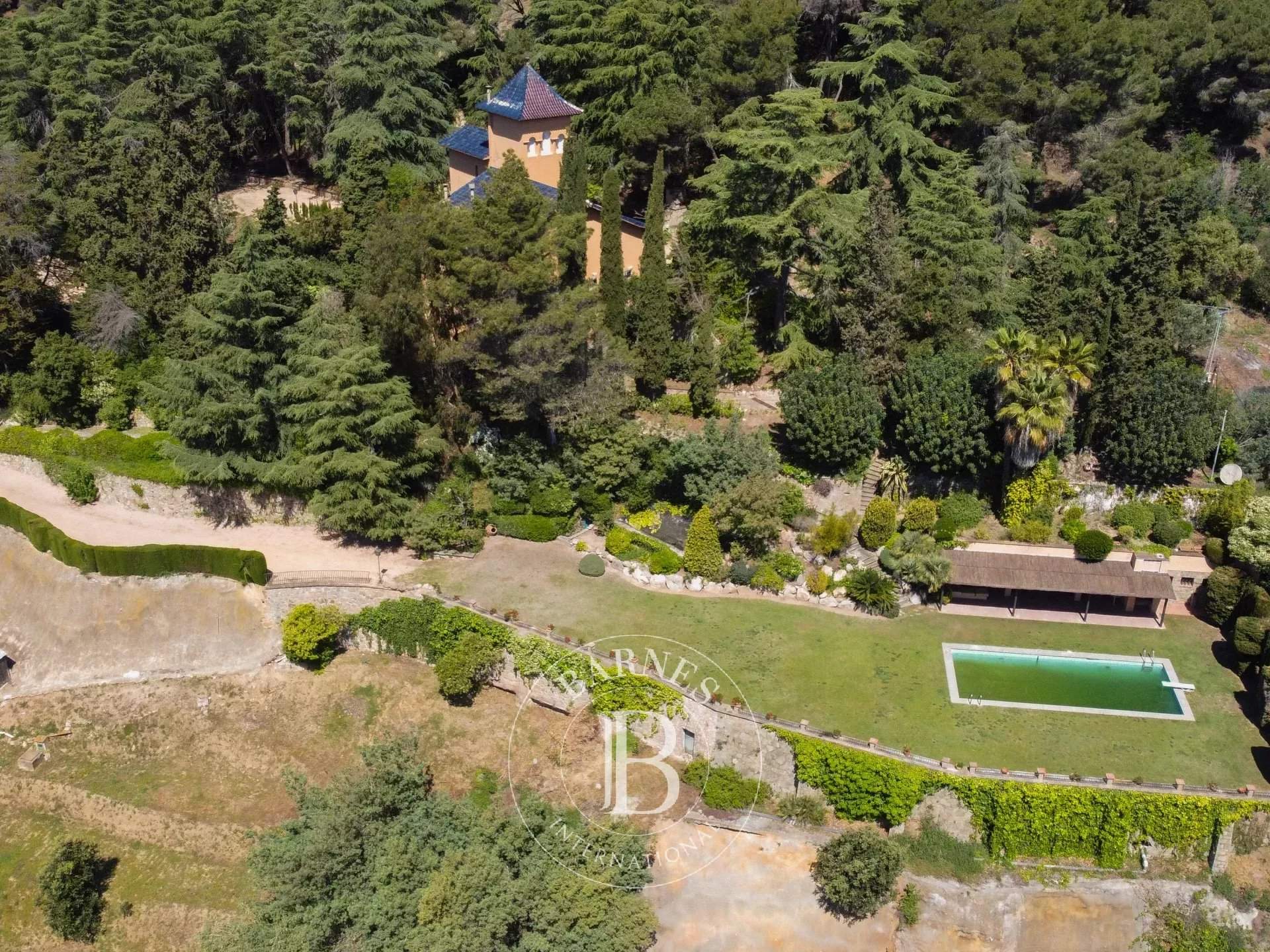 Arenys de Munt  - Finca 12 Cuartos 10 Habitaciones - picture 15