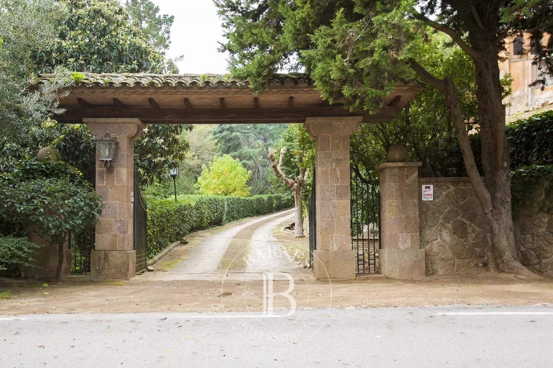 Arenys de Munt  - Finca 12 Cuartos 10 Habitaciones - picture 12