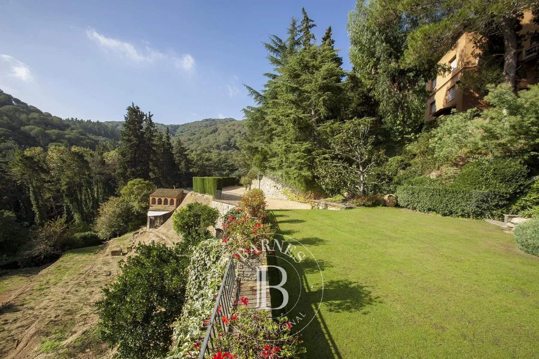 Arenys de Munt  - Finca 12 Cuartos 10 Habitaciones - picture 10