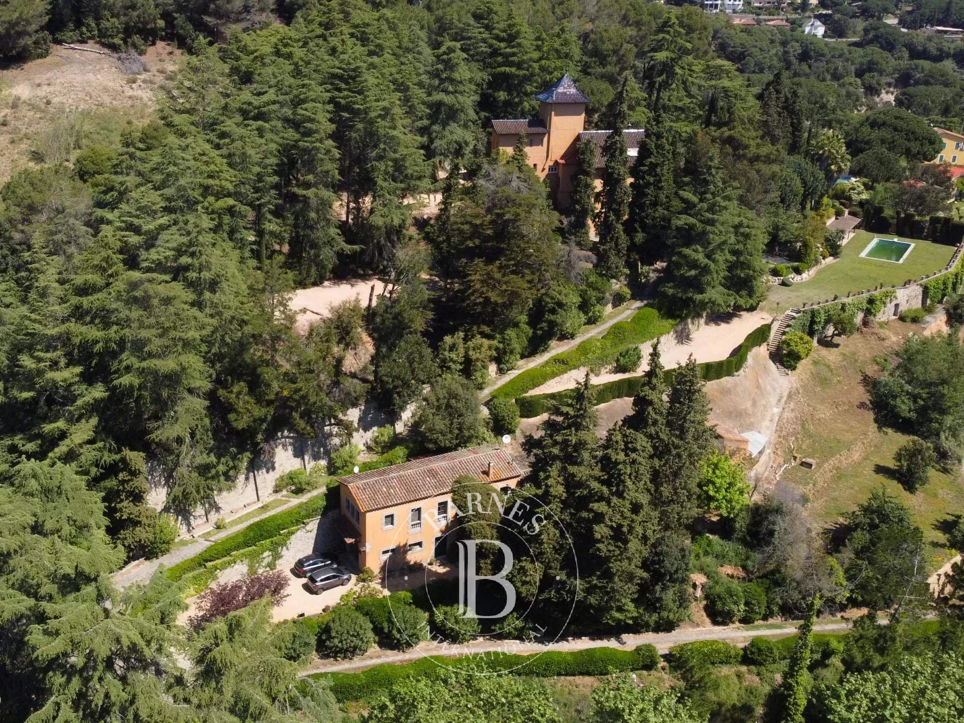 Arenys de Munt  - Finca 12 Cuartos 10 Habitaciones - picture 18