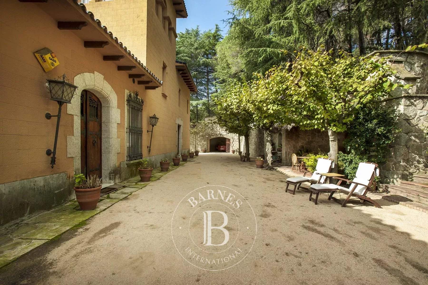 Arenys de Munt  - Finca 12 Cuartos 10 Habitaciones - picture 13