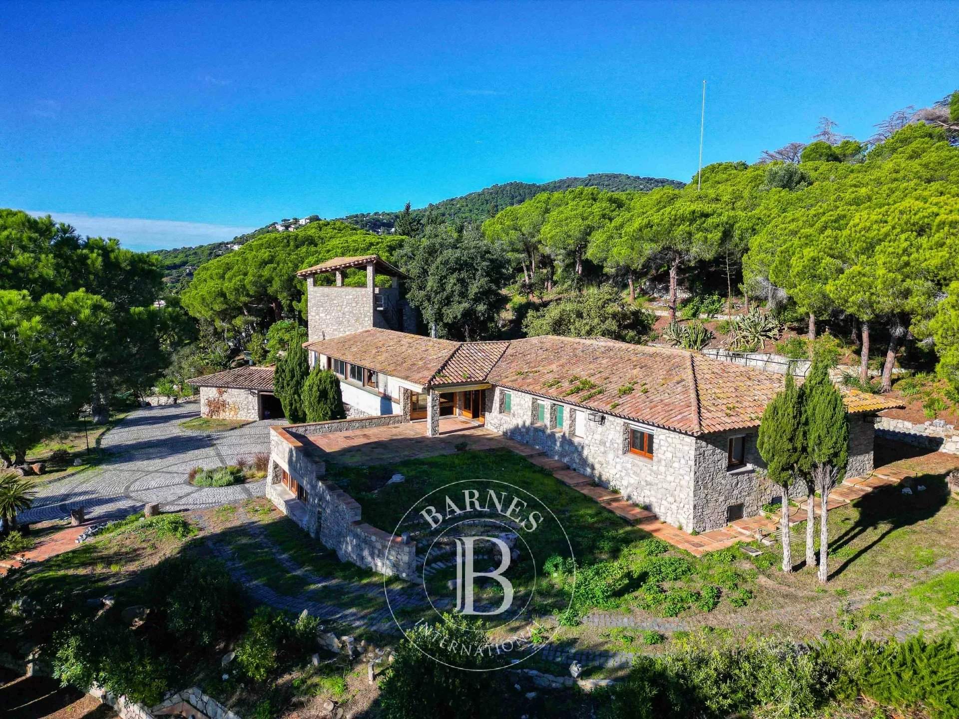 Premia de Dalt  - House 6 Bedrooms - picture 3