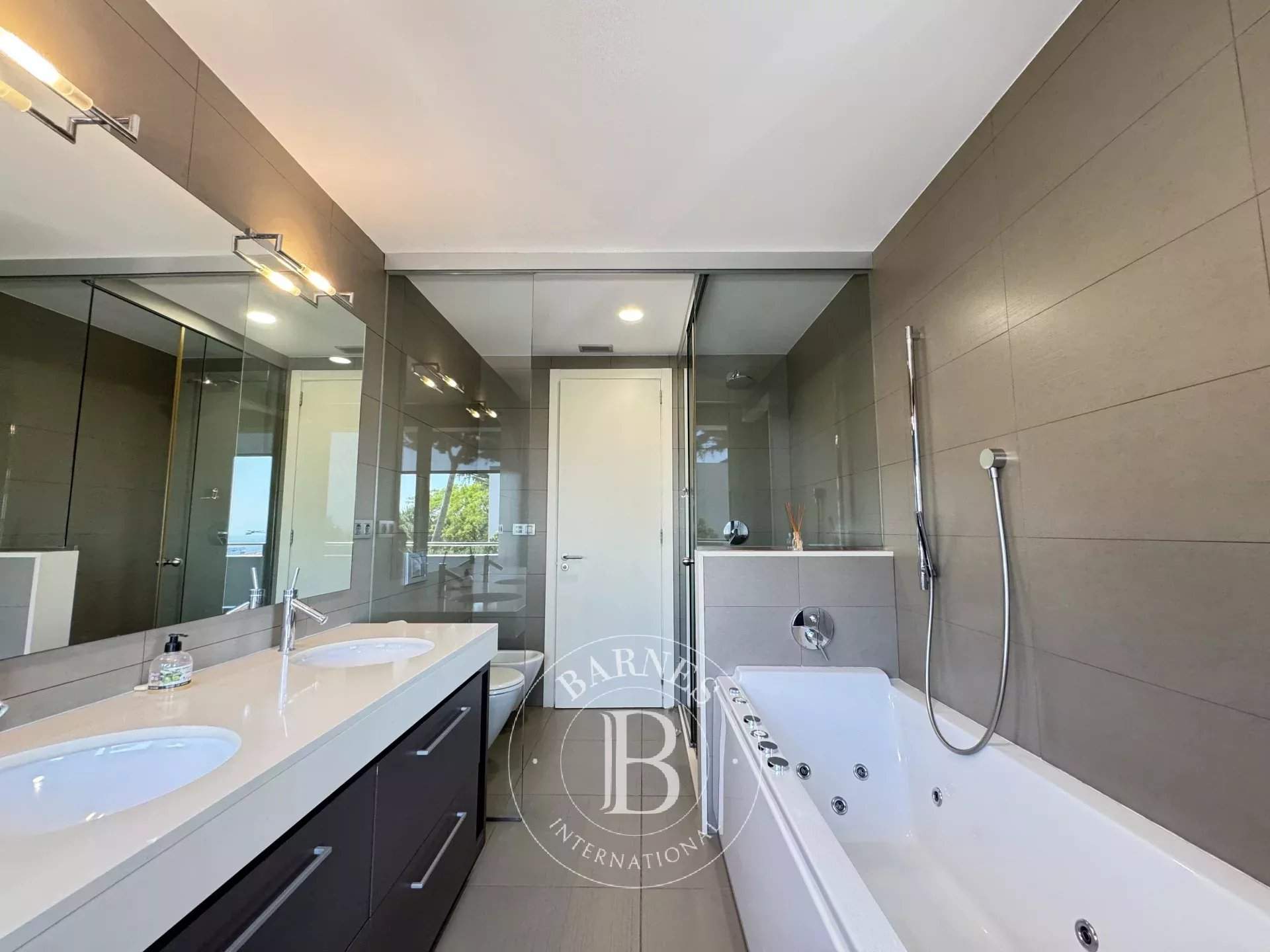 Premia de Dalt  - House 5 Bedrooms - picture 8
