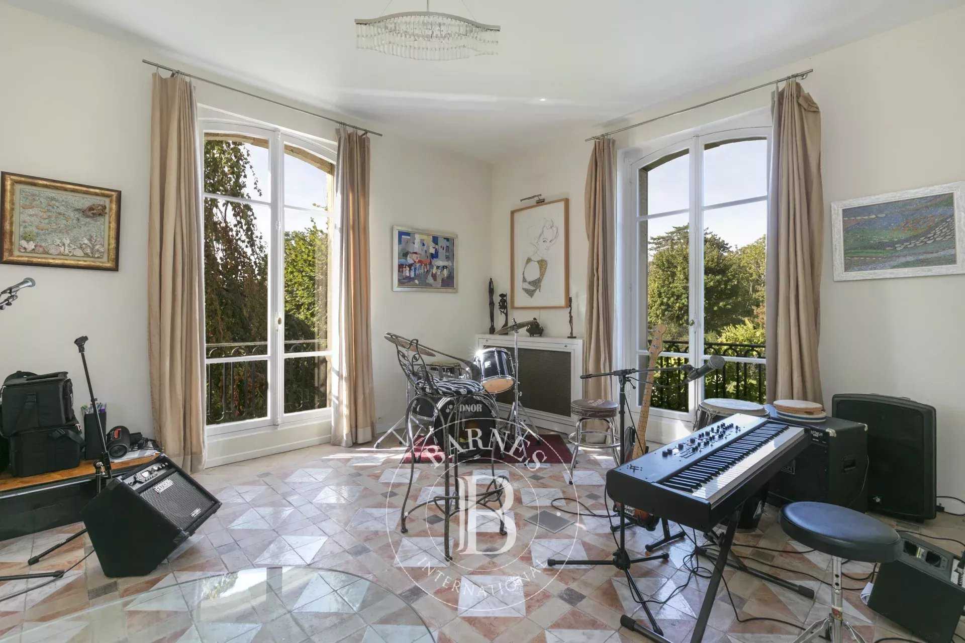 Le Vésinet  - Maison 12 Pièces 8 Chambres